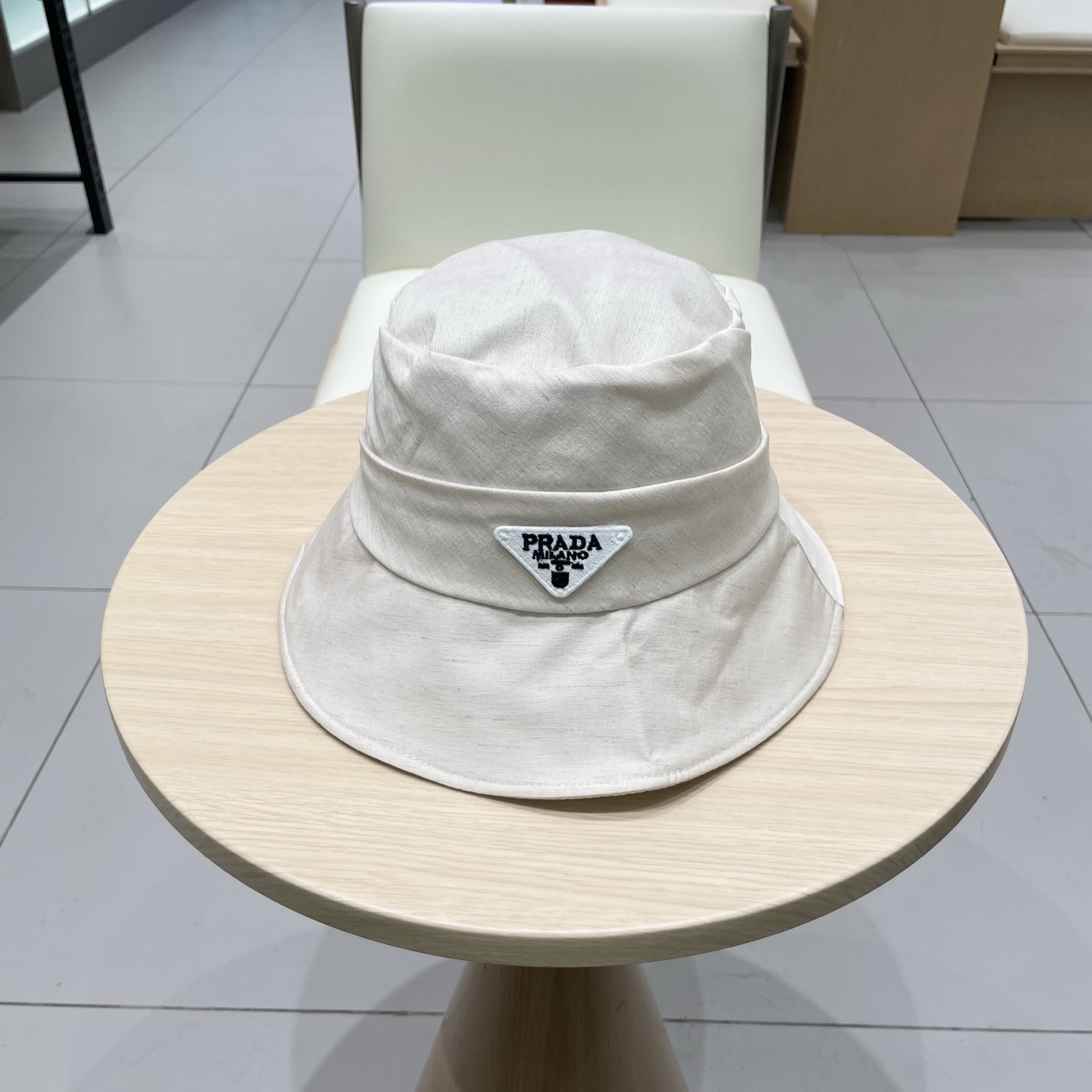  Prada普拉达渔夫帽，头围57cm