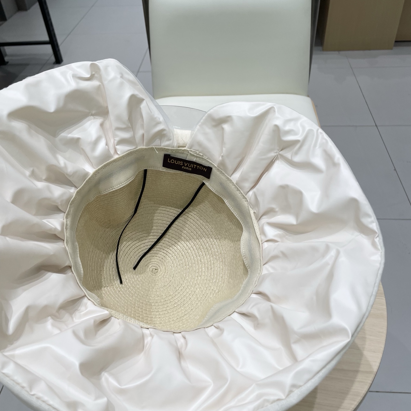  路易威登lVLouisVuitton春夏欧根纱大蝴蝶结草帽遮阳帽女可折叠蝴蝶结优雅出游度假渔夫帽