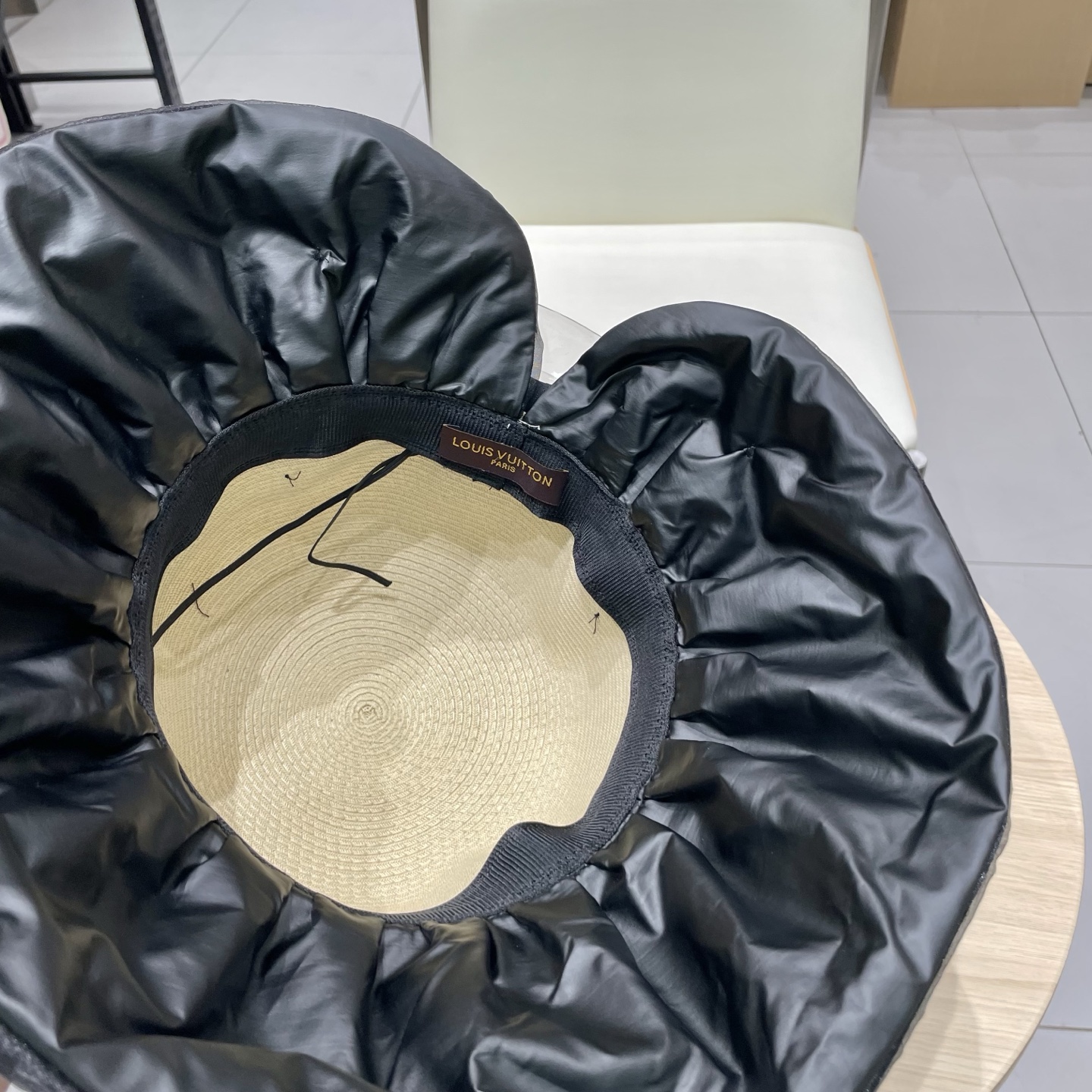  路易威登lVLouisVuitton春夏欧根纱大蝴蝶结草帽遮阳帽女可折叠蝴蝶结优雅出游度假渔夫帽