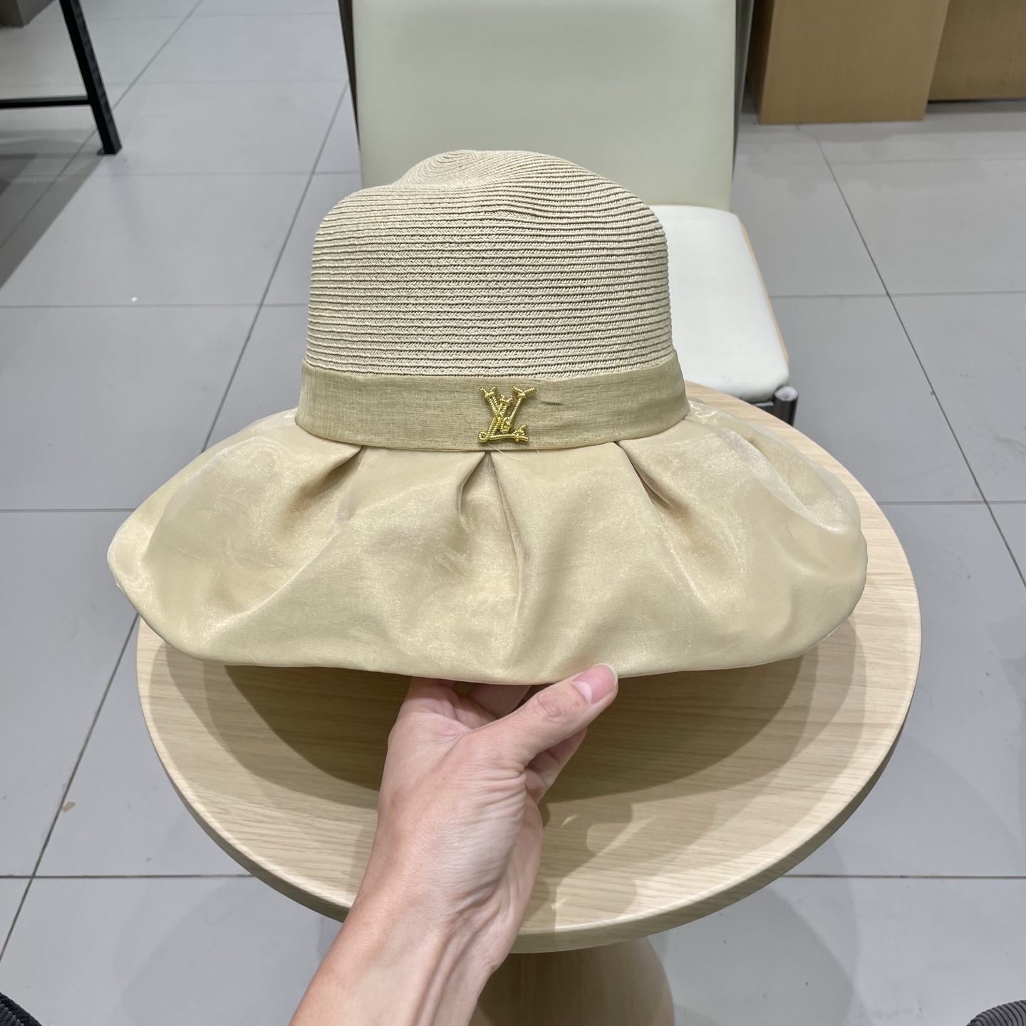  路易威登lVLouisVuitton春夏欧根纱大蝴蝶结草帽遮阳帽女可折叠蝴蝶结优雅出游度假渔夫帽