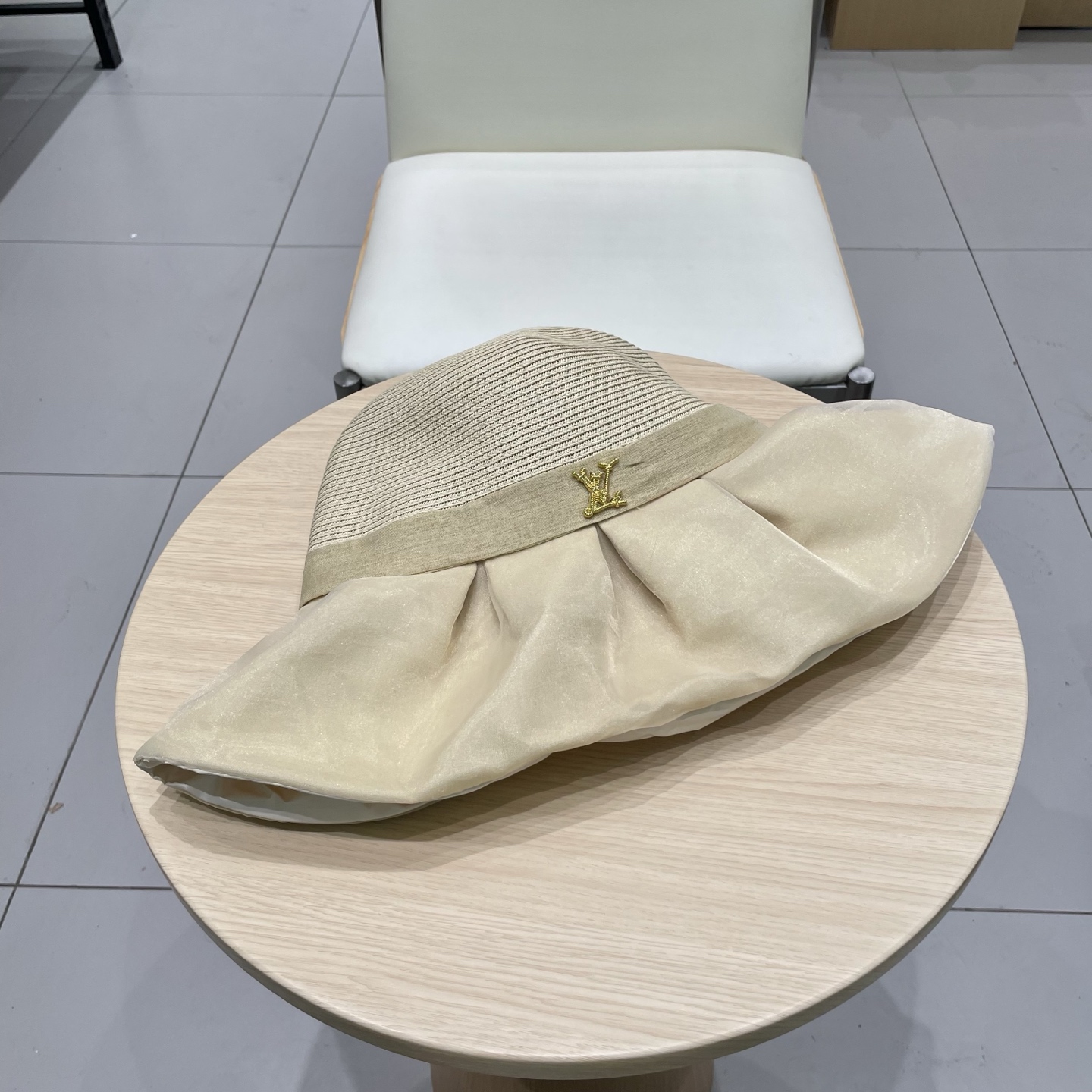  路易威登lVLouisVuitton春夏欧根纱大蝴蝶结草帽遮阳帽女可折叠蝴蝶结优雅出游度假渔夫帽