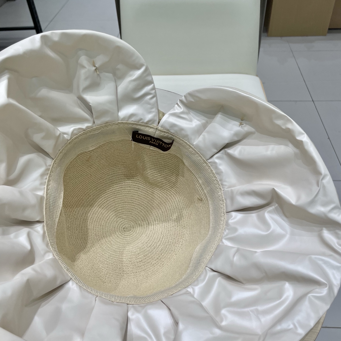  路易威登lVLouisVuitton春夏欧根纱大蝴蝶结草帽遮阳帽女可折叠蝴蝶结优雅出游度假渔夫帽