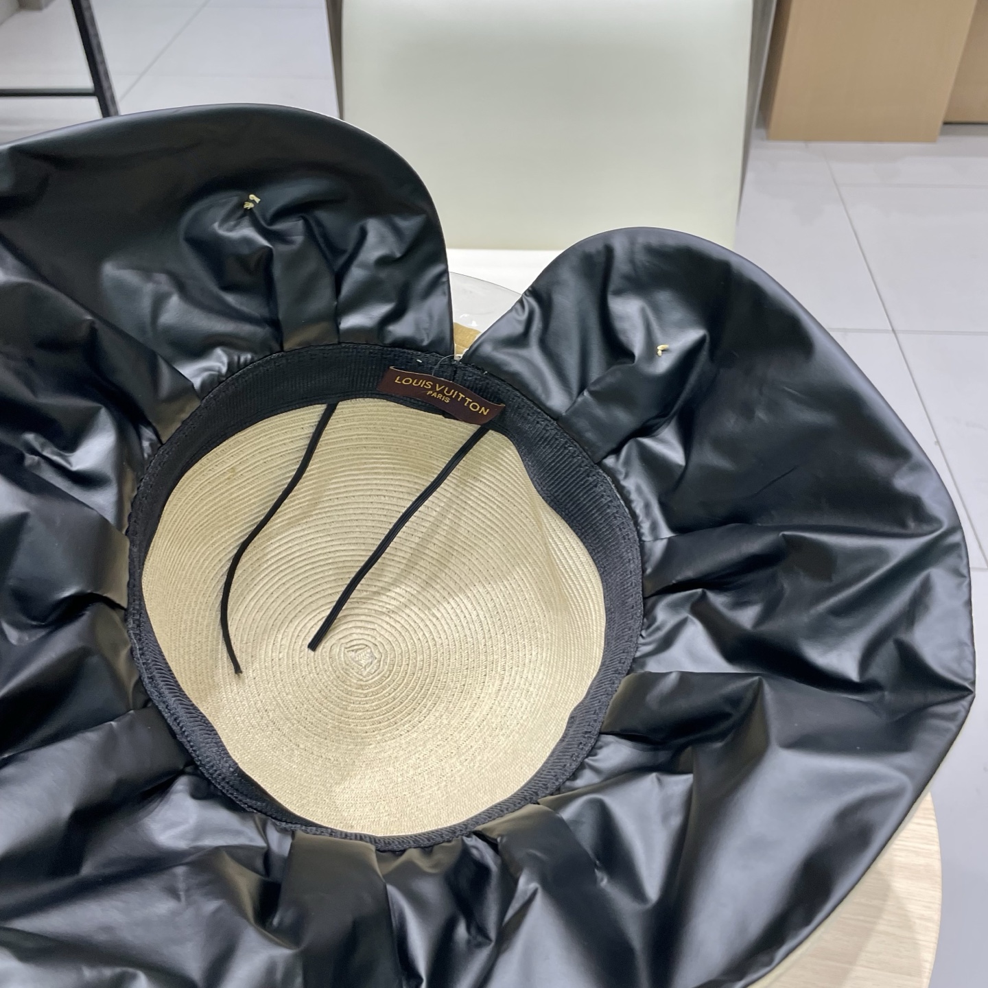  路易威登lVLouisVuitton春夏欧根纱大蝴蝶结草帽遮阳帽女可折叠蝴蝶结优雅出游度假渔夫帽