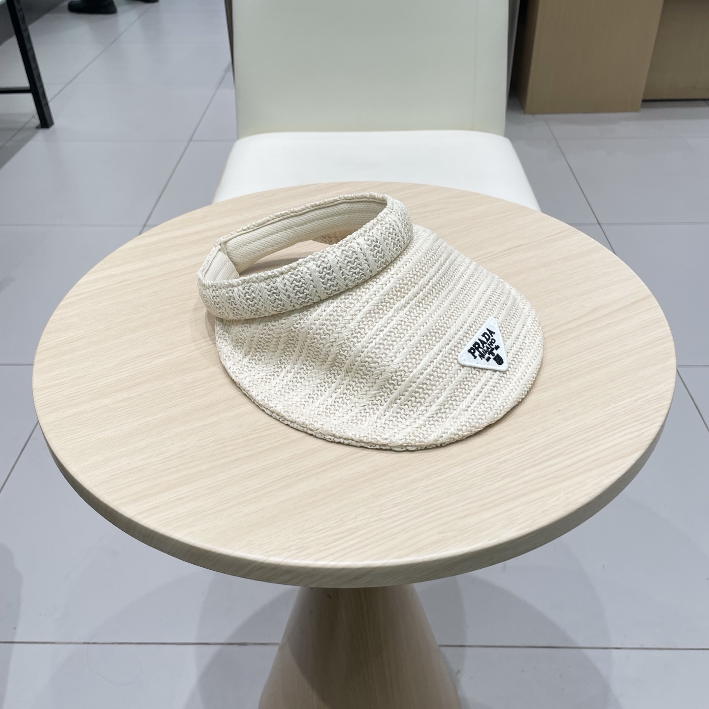  Prada普拉达新款草编空顶帽
防晒款 享受阳光 高效防晒～