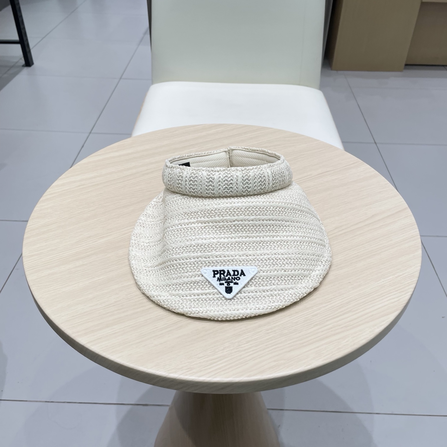  Prada普拉达新款草编空顶帽
防晒款 享受阳光 高效防晒～