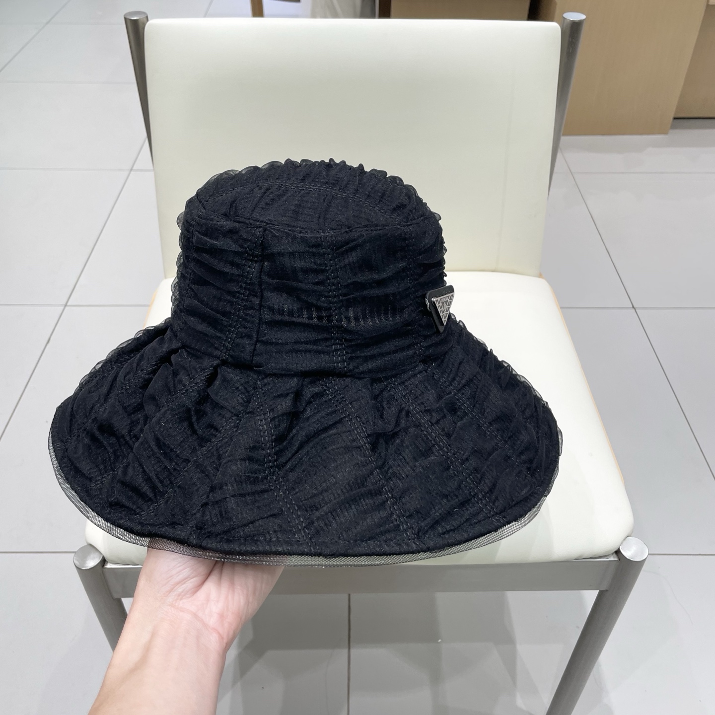  Prada普拉达2025春夏新款渔夫帽子女大头围显脸小日系泡泡纱遮阳防晒太阳帽潮