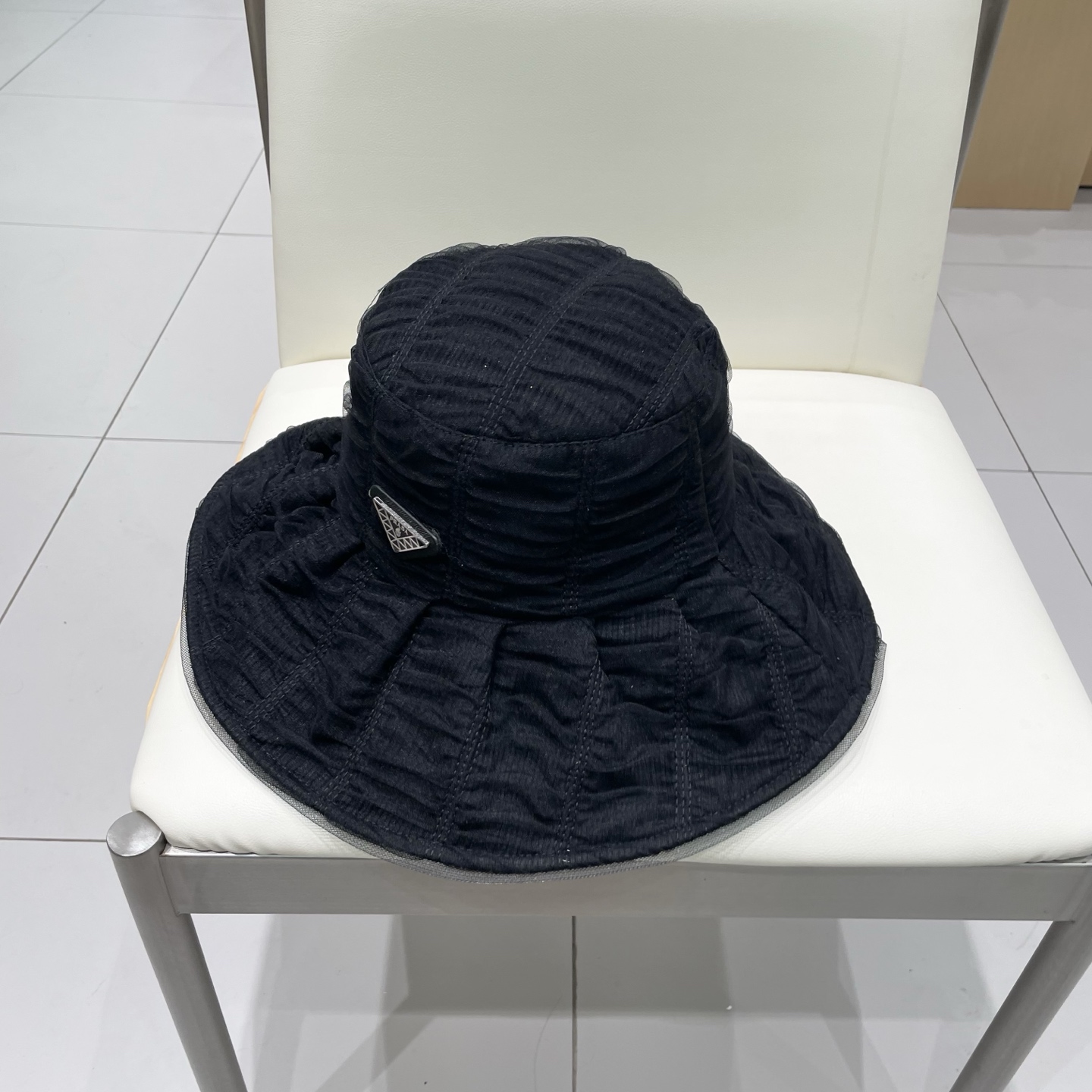  Prada普拉达2025春夏新款渔夫帽子女大头围显脸小日系泡泡纱遮阳防晒太阳帽潮