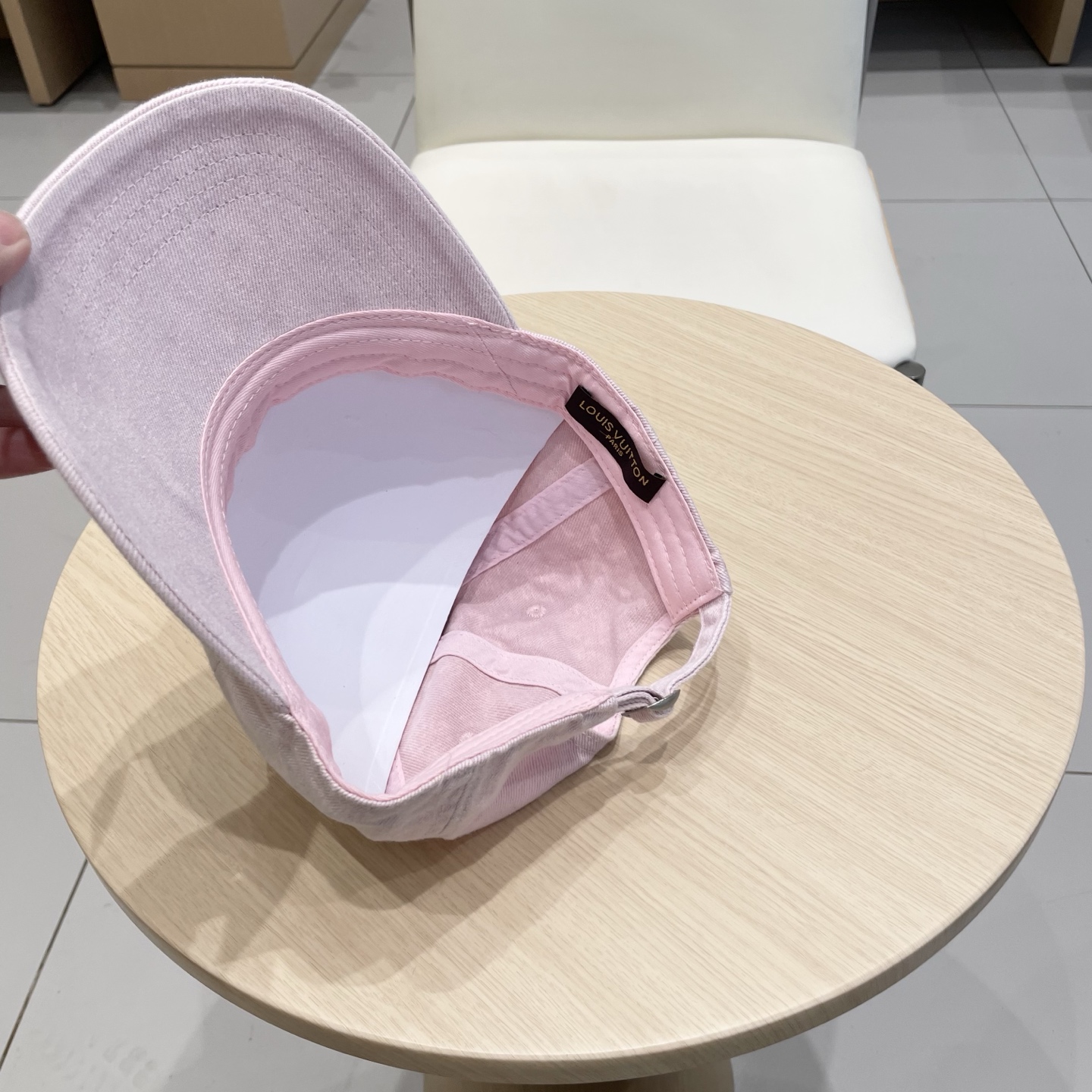  🧢路易威登棒球帽 LouisVuitton😍新款LV棒球帽，重工打造♥️高端大气，百搭款🤗男女通用！跑