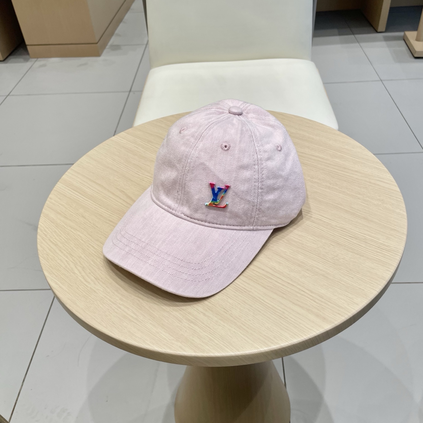  🧢路易威登棒球帽 LouisVuitton😍新款LV棒球帽，重工打造♥️高端大气，百搭款🤗男女通用！跑