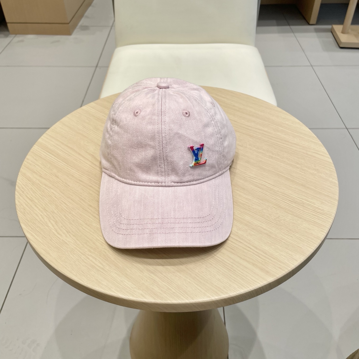  🧢路易威登棒球帽 LouisVuitton😍新款LV棒球帽，重工打造♥️高端大气，百搭款🤗男女通用！跑