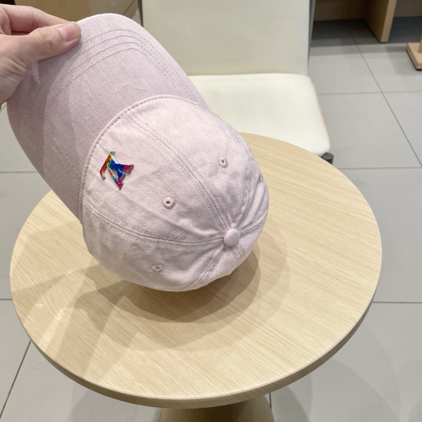  🧢路易威登棒球帽 LouisVuitton😍新款LV棒球帽，重工打造♥️高端大气，百搭款🤗男女通用！跑