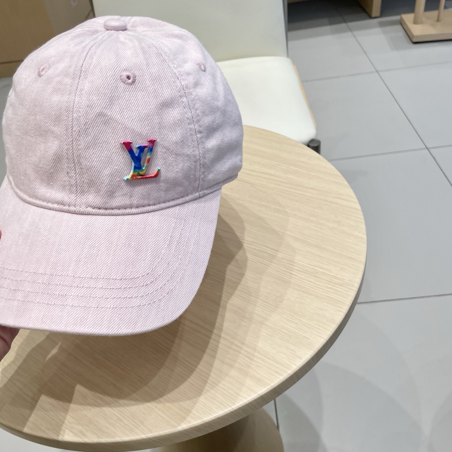  🧢路易威登棒球帽 LouisVuitton😍新款LV棒球帽，重工打造♥️高端大气，百搭款🤗男女通用！跑