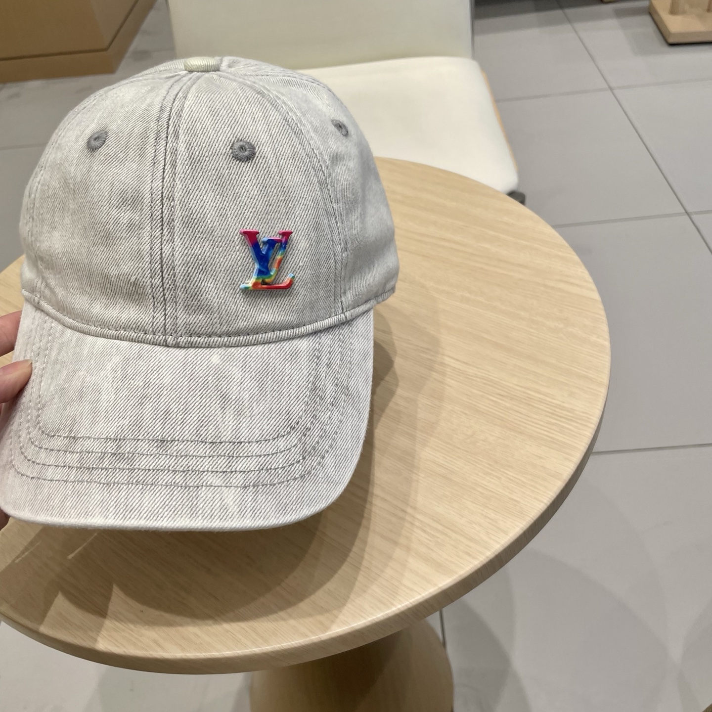  🧢路易威登棒球帽 LouisVuitton😍新款LV棒球帽，重工打造♥️高端大气，百搭款🤗男女通用！跑