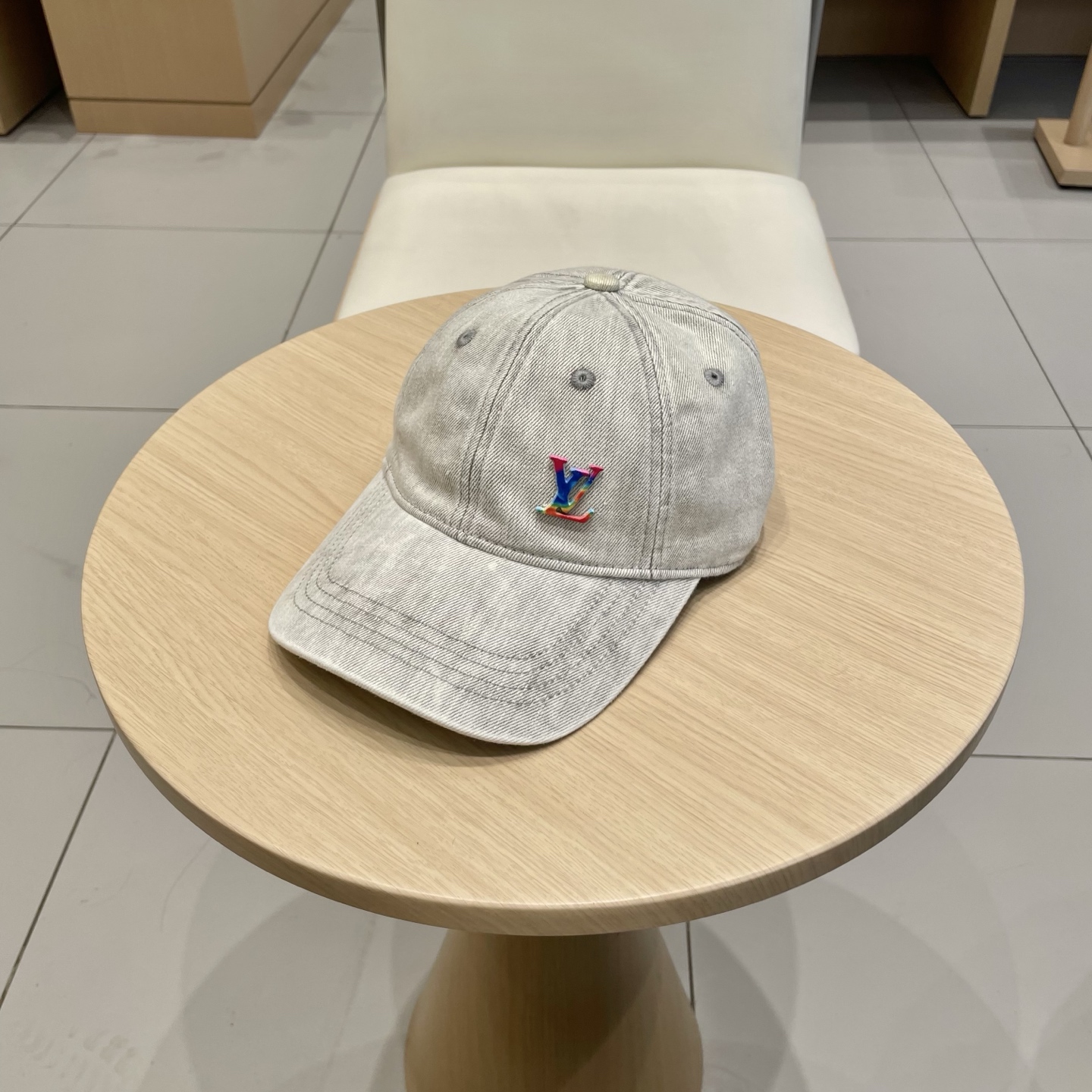  🧢路易威登棒球帽 LouisVuitton😍新款LV棒球帽，重工打造♥️高端大气，百搭款🤗男女通用！跑