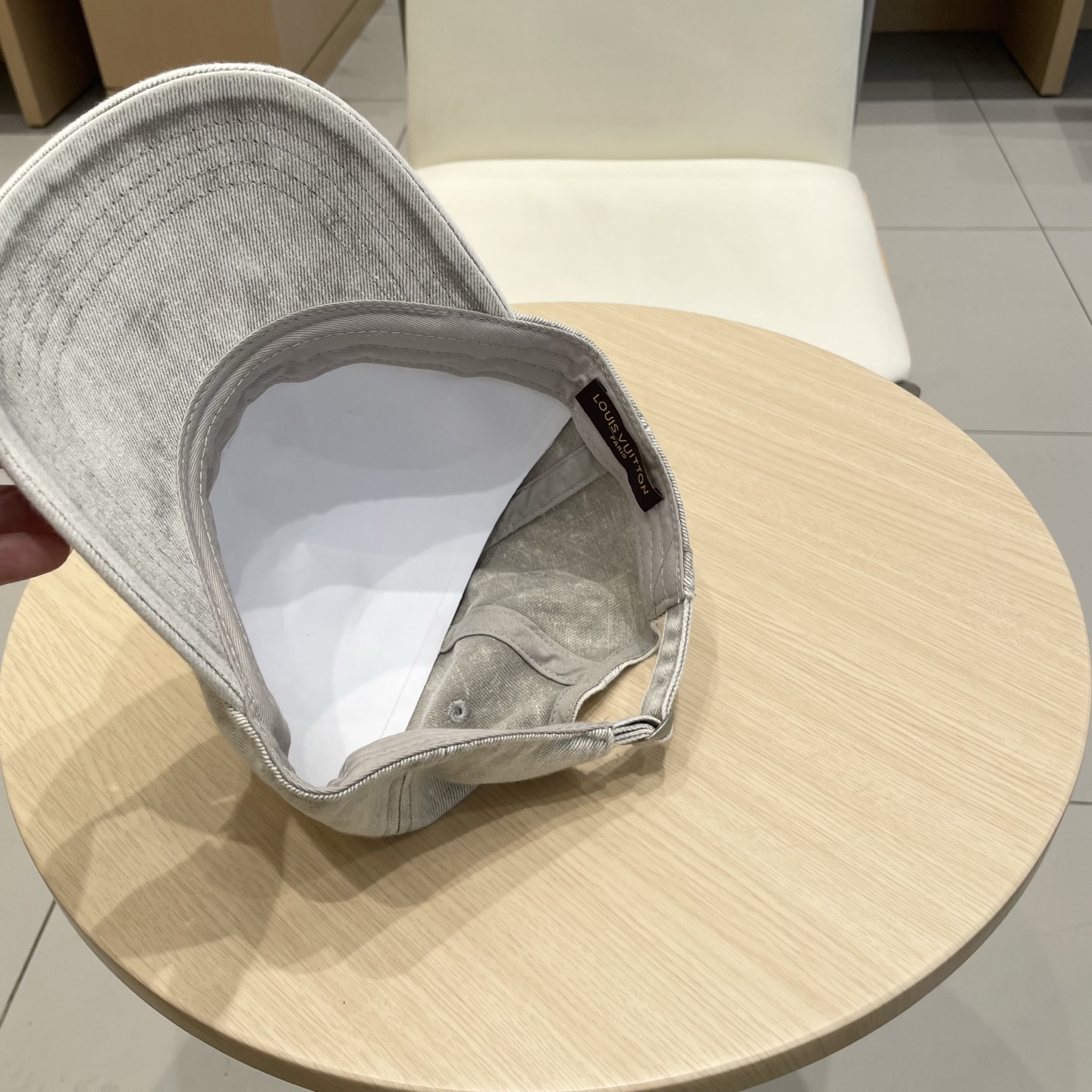  🧢路易威登棒球帽 LouisVuitton😍新款LV棒球帽，重工打造♥️高端大气，百搭款🤗男女通用！跑