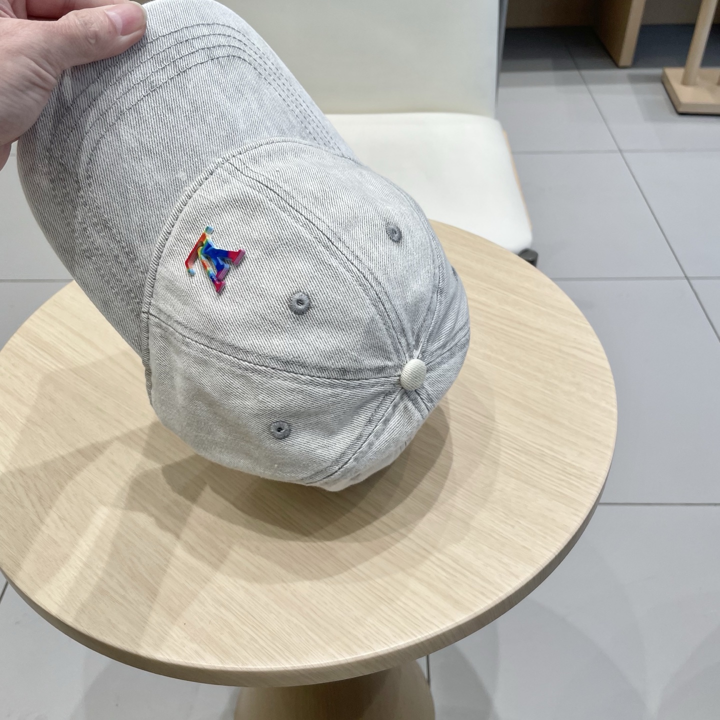  🧢路易威登棒球帽 LouisVuitton😍新款LV棒球帽，重工打造♥️高端大气，百搭款🤗男女通用！跑