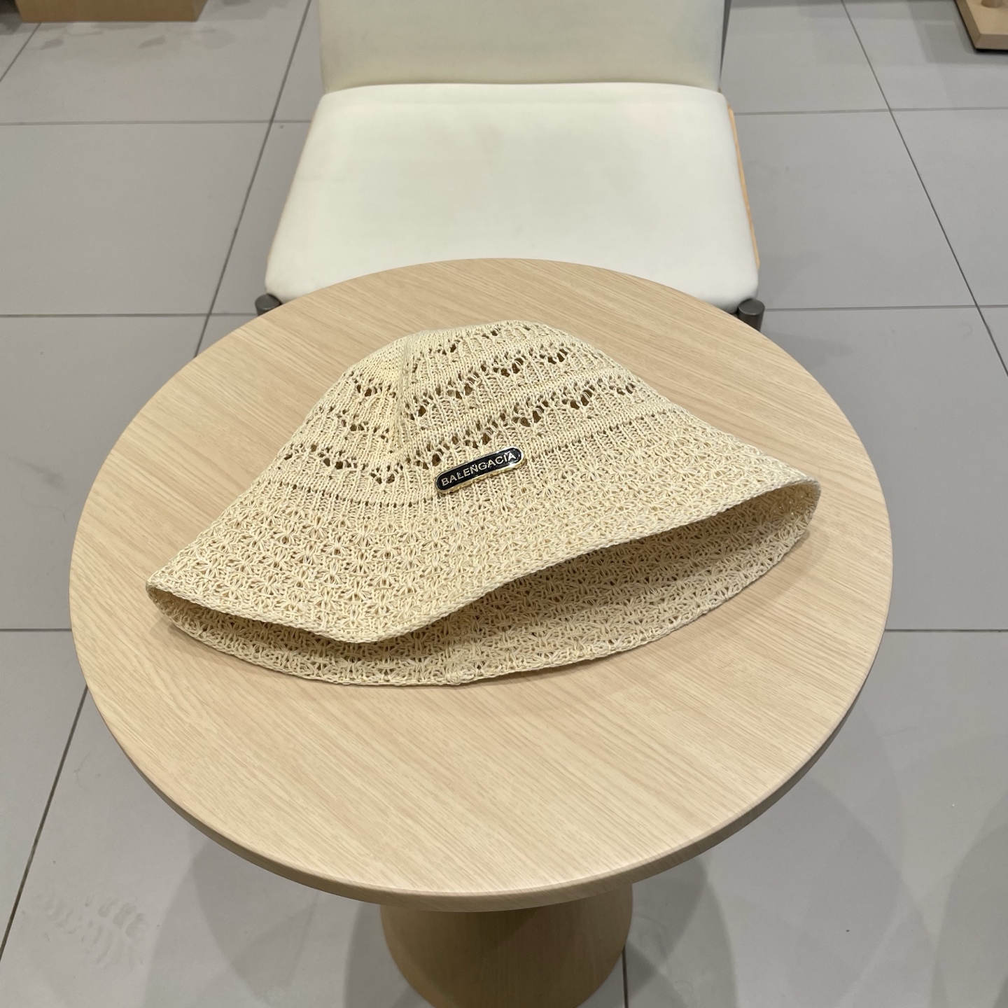  BALENCIAGA巴黎世家2025帽子女春夏新品纯色镂空遮阳渔夫帽时尚出游防晒盆帽显脸桶帽