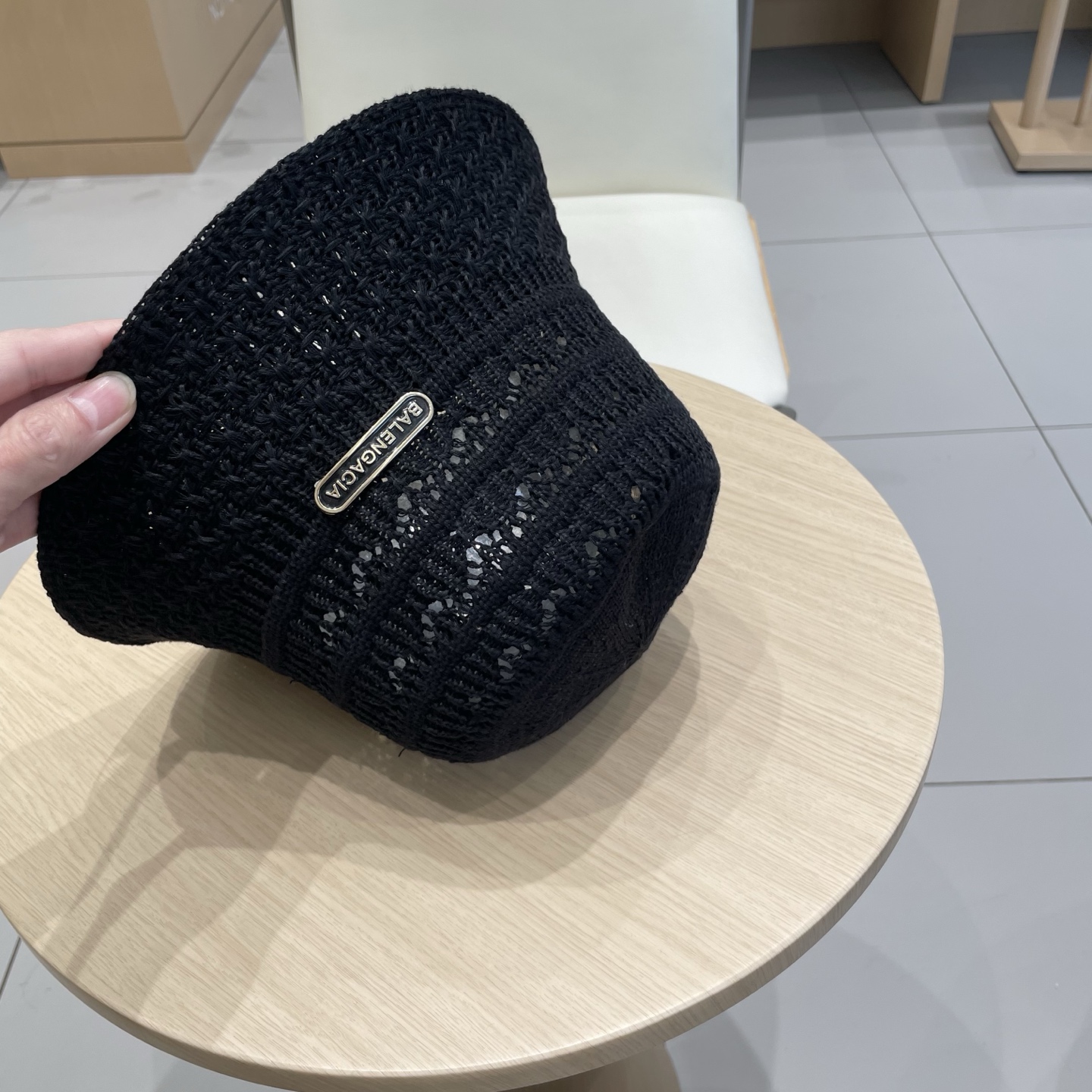  BALENCIAGA巴黎世家2025帽子女春夏新品纯色镂空遮阳渔夫帽时尚出游防晒盆帽显脸桶帽