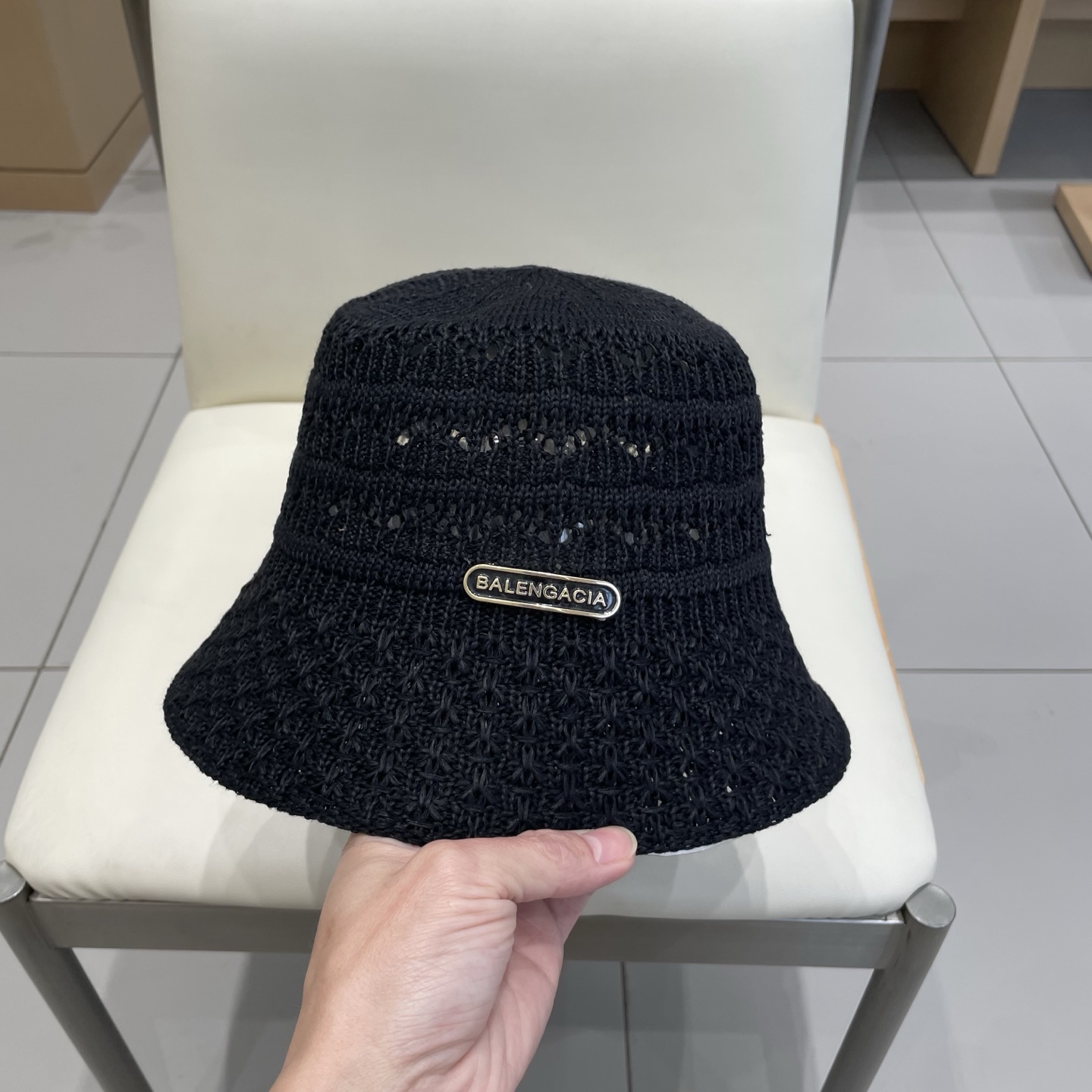  BALENCIAGA巴黎世家2025帽子女春夏新品纯色镂空遮阳渔夫帽时尚出游防晒盆帽显脸桶帽