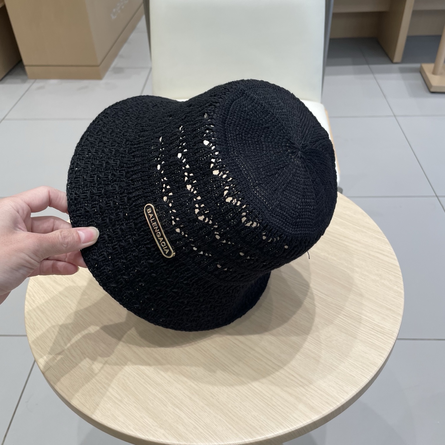  BALENCIAGA巴黎世家2025帽子女春夏新品纯色镂空遮阳渔夫帽时尚出游防晒盆帽显脸桶帽