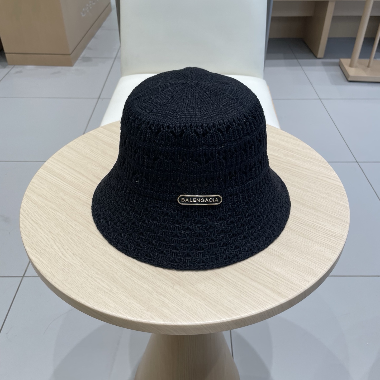  BALENCIAGA巴黎世家2025帽子女春夏新品纯色镂空遮阳渔夫帽时尚出游防晒盆帽显脸桶帽