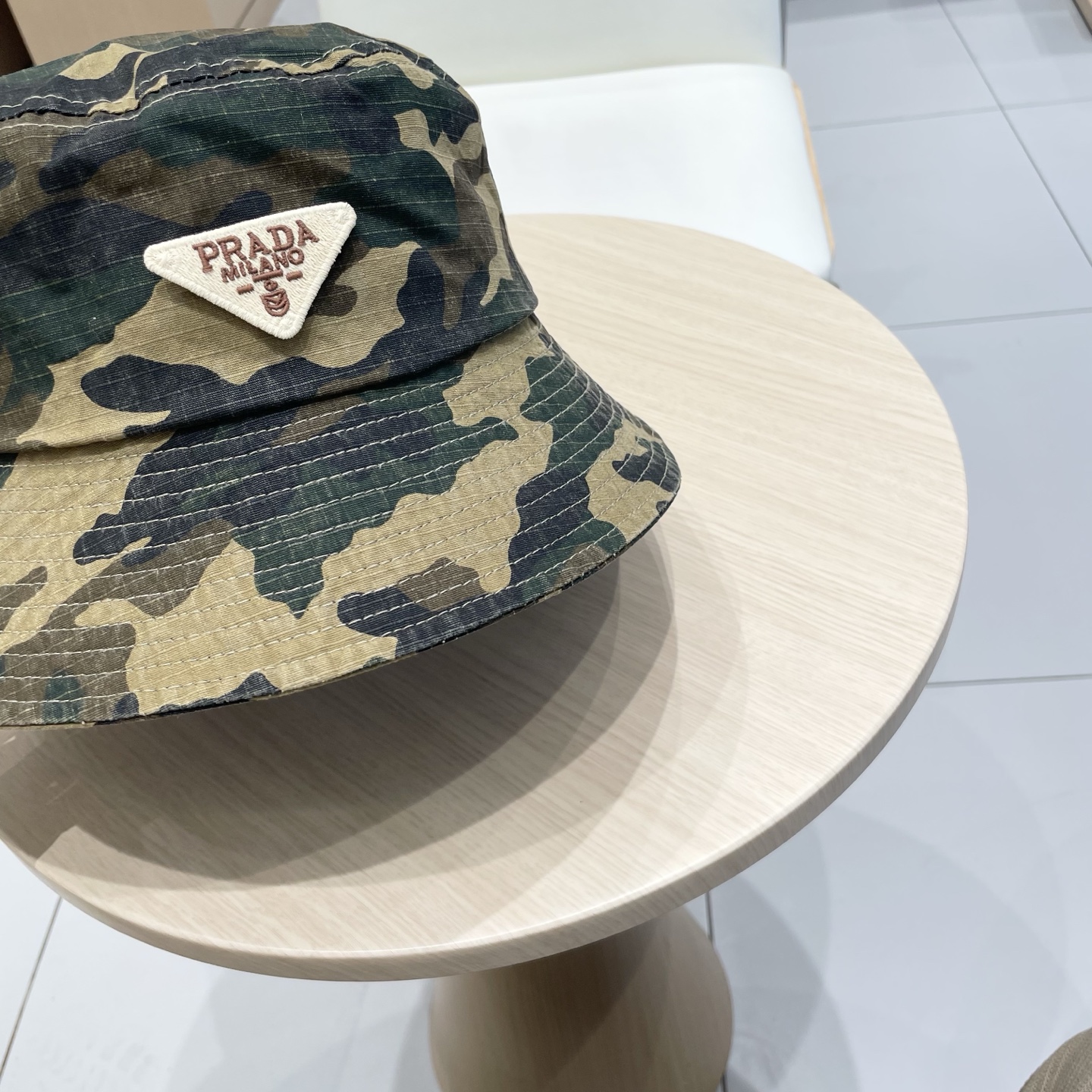  Prada普拉达 男女军绿迷彩盆帽户外登山防晒遮阳渔夫帽