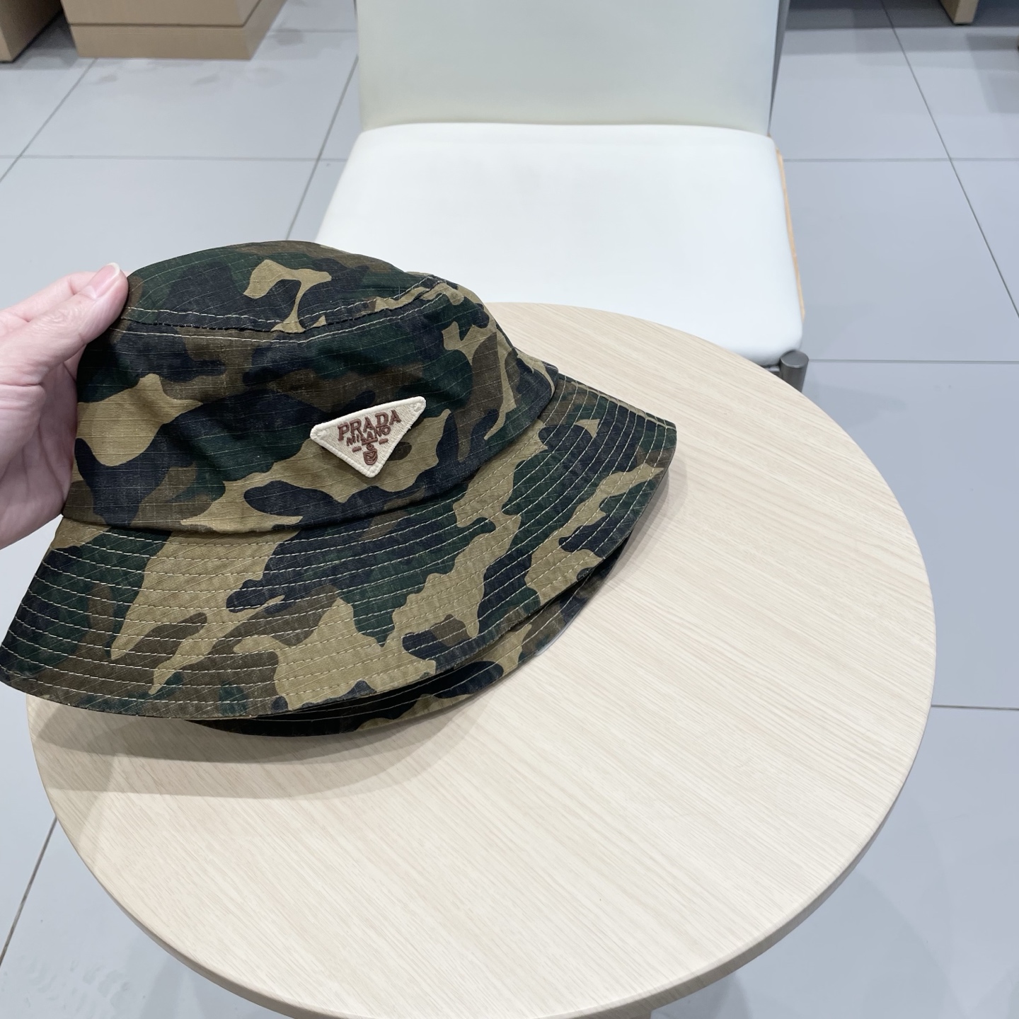  Prada普拉达 男女军绿迷彩盆帽户外登山防晒遮阳渔夫帽