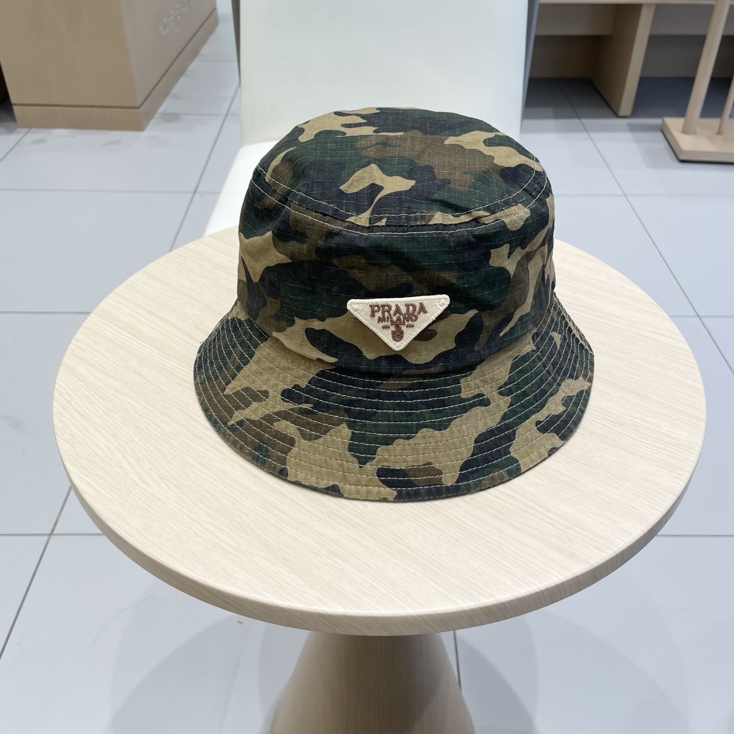  Prada普拉达 男女军绿迷彩盆帽户外登山防晒遮阳渔夫帽