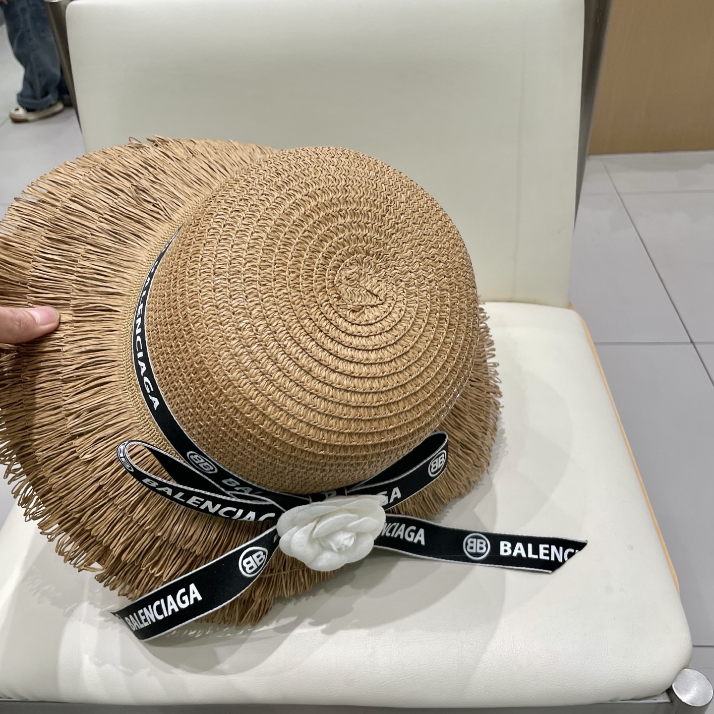  【balenciaga巴黎世家】2025新款蝴蝶结度假风草帽，旅行必备，超好搭配，赶紧入手！