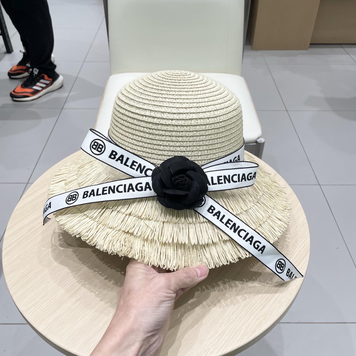  【balenciaga巴黎世家】2025新款蝴蝶结度假风草帽，旅行必备，超好搭配，赶紧入手！