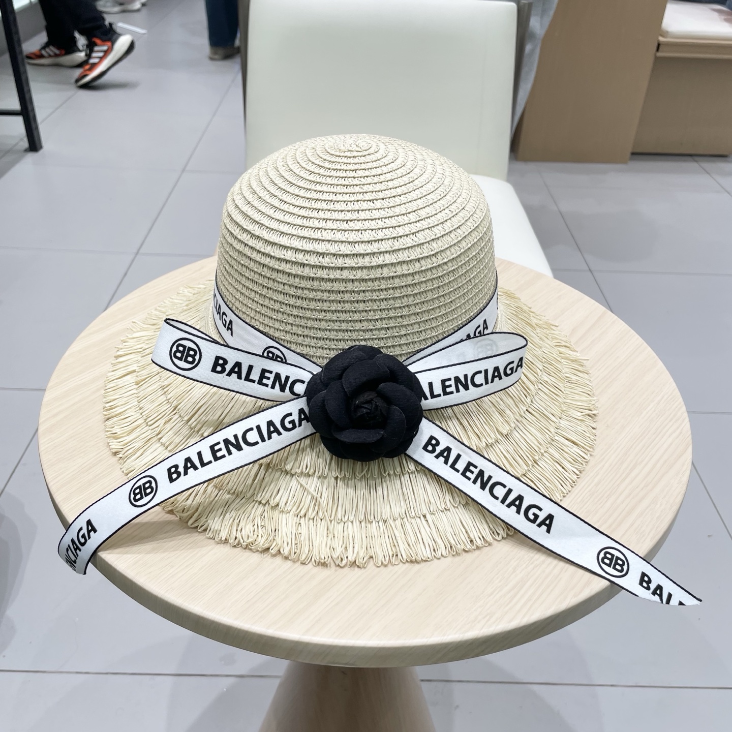  【balenciaga巴黎世家】2025新款蝴蝶结度假风草帽，旅行必备，超好搭配，赶紧入手！