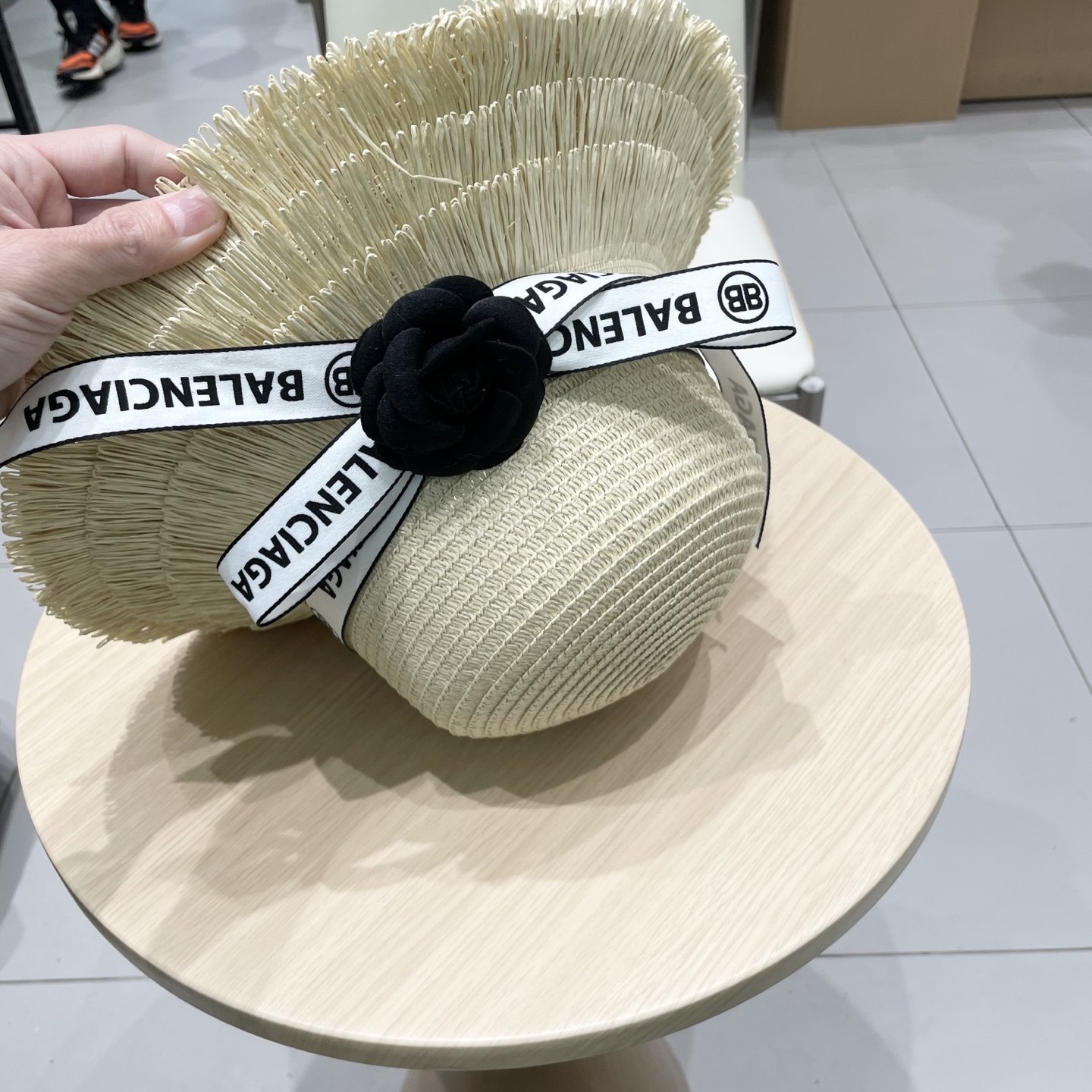  【balenciaga巴黎世家】2025新款蝴蝶结度假风草帽，旅行必备，超好搭配，赶紧入手！