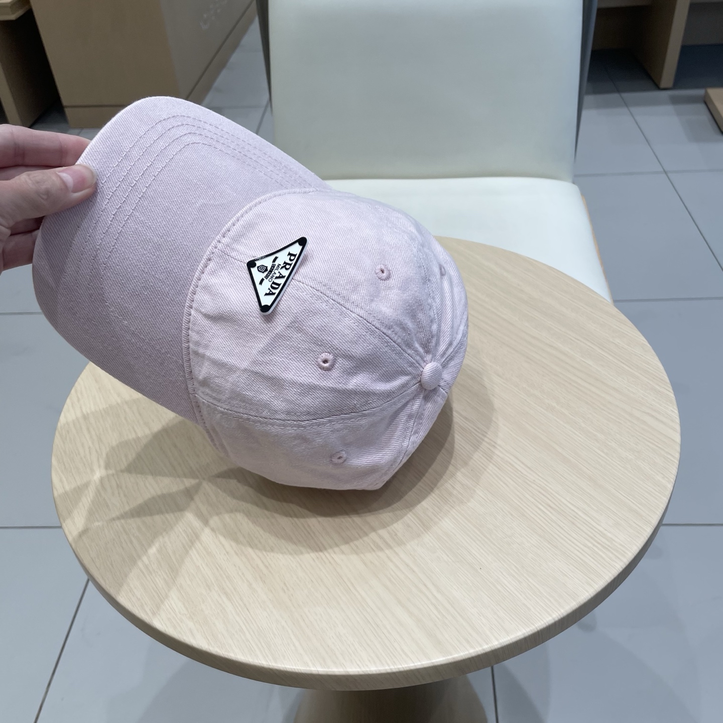  PRADA普拉达春夏新款高品质棒球帽
定制面料，手感好到赞！分分钟完胜市场版本