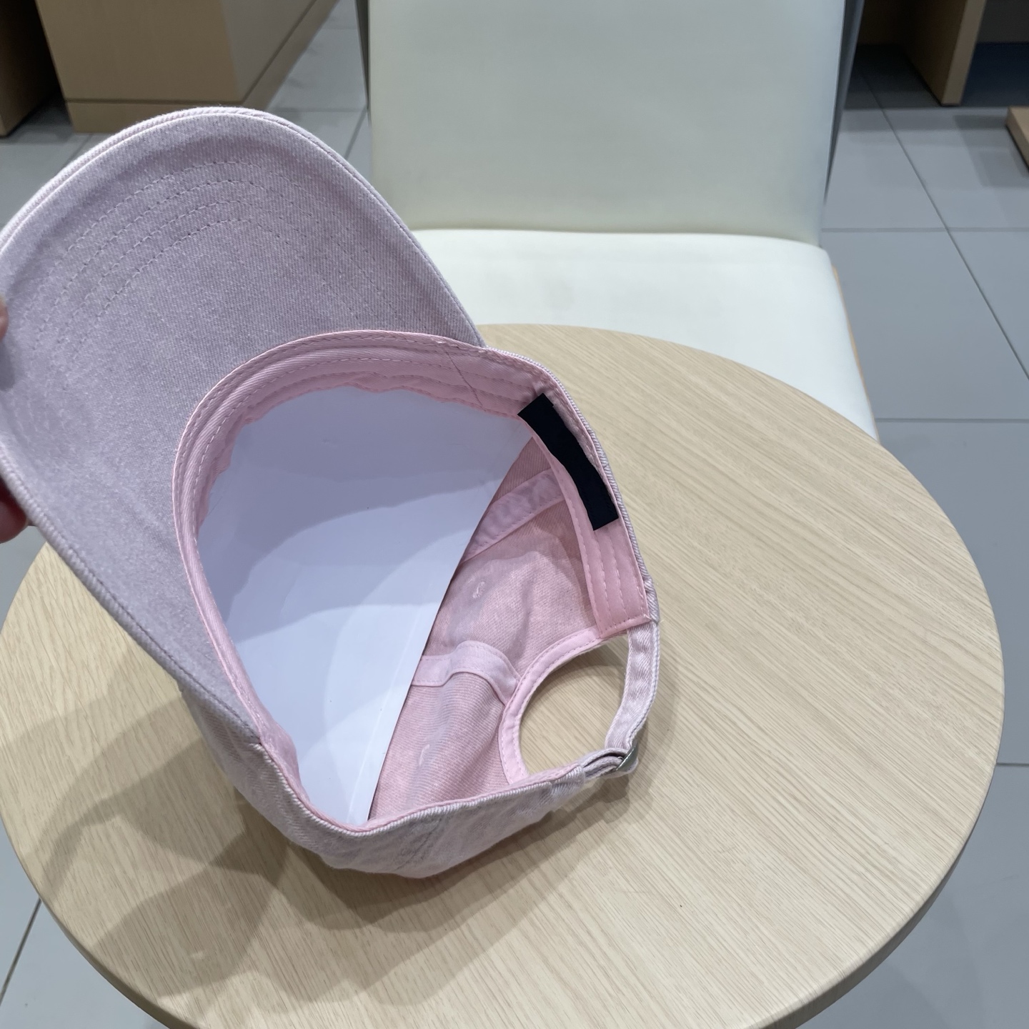  PRADA普拉达春夏新款高品质棒球帽
定制面料，手感好到赞！分分钟完胜市场版本