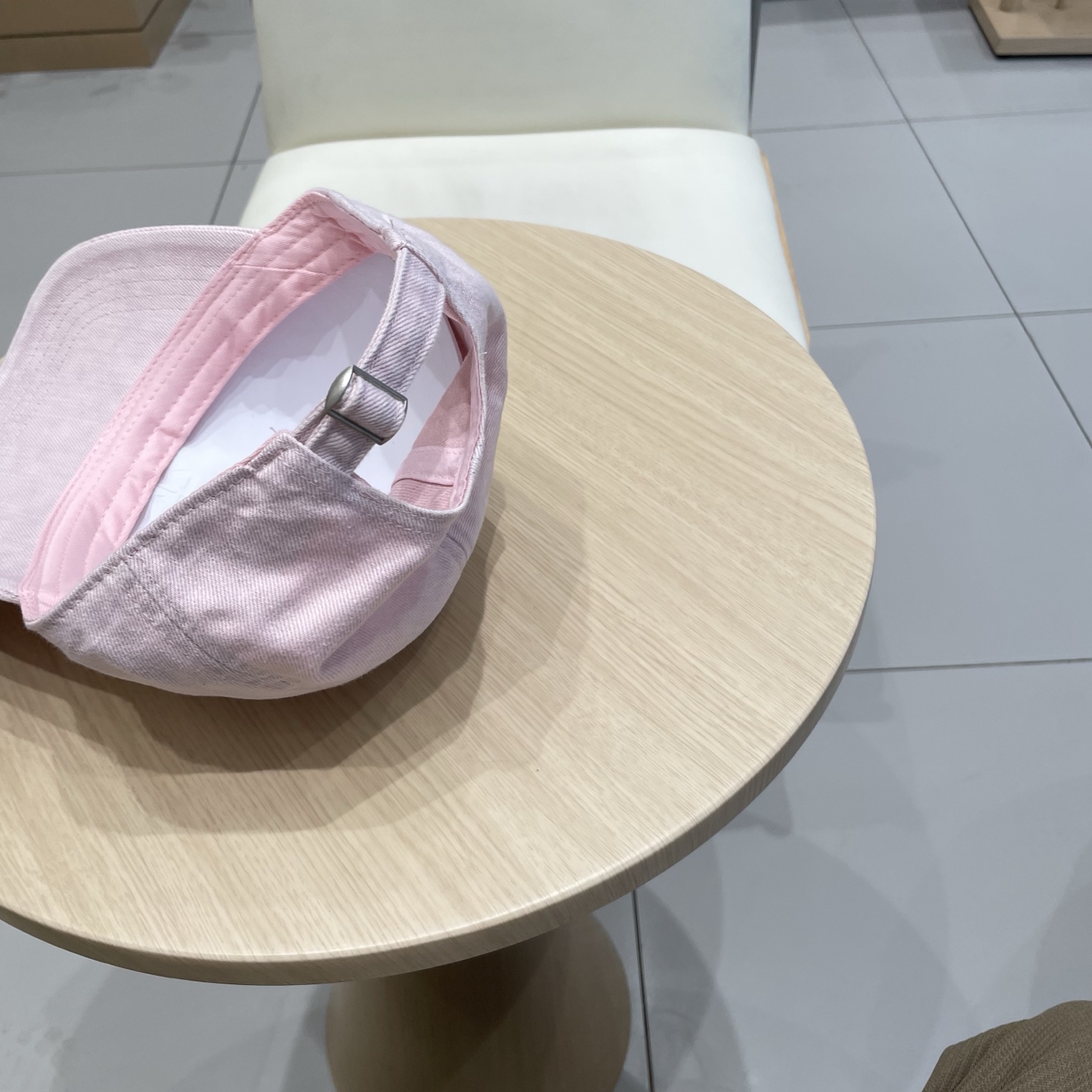  PRADA普拉达春夏新款高品质棒球帽
定制面料，手感好到赞！分分钟完胜市场版本