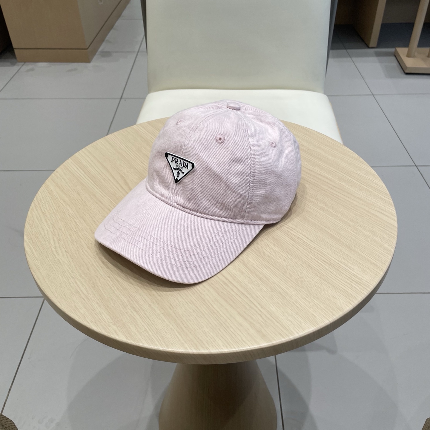  PRADA普拉达春夏新款高品质棒球帽
定制面料，手感好到赞！分分钟完胜市场版本