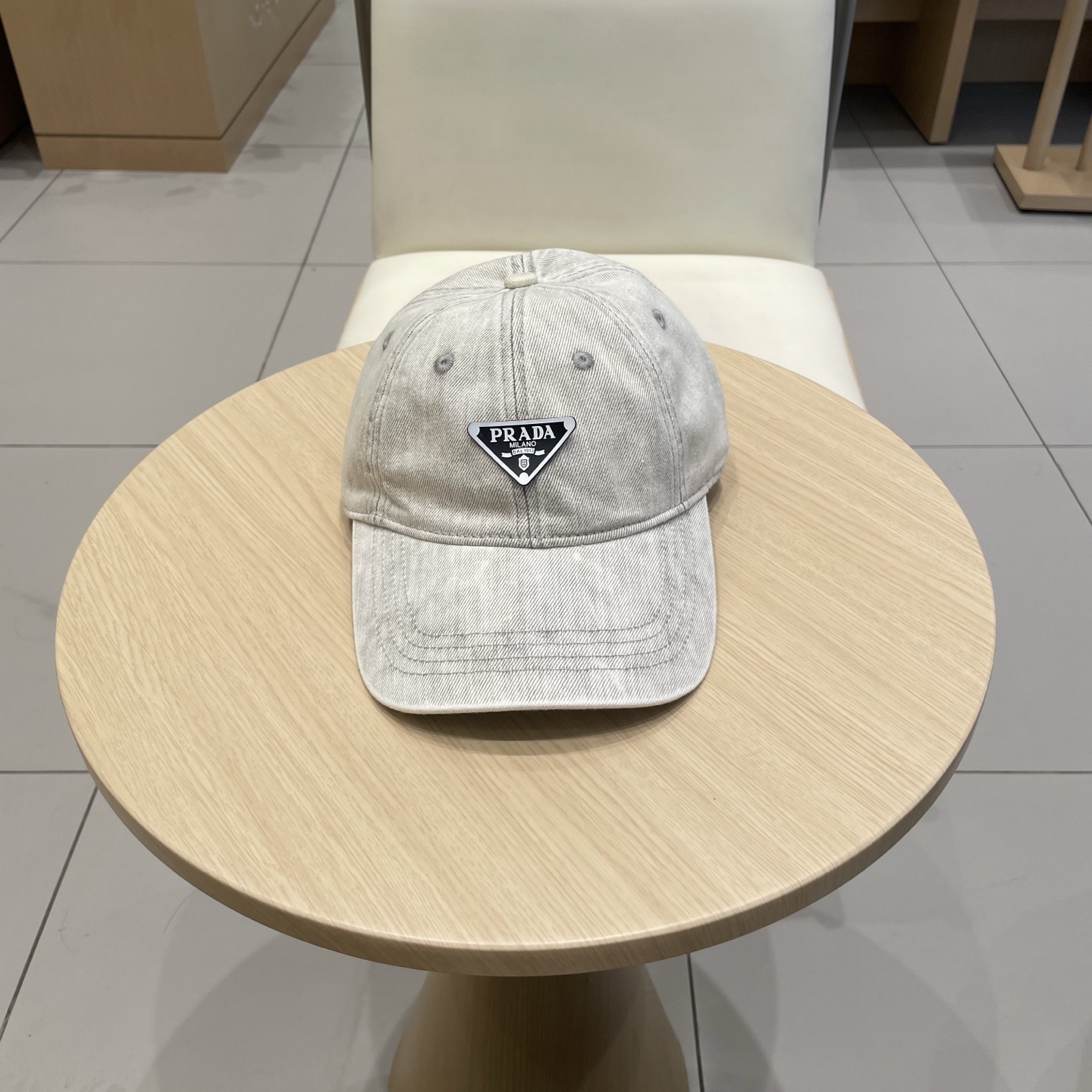  PRADA普拉达春夏新款高品质棒球帽
定制面料，手感好到赞！分分钟完胜市场版本！
 