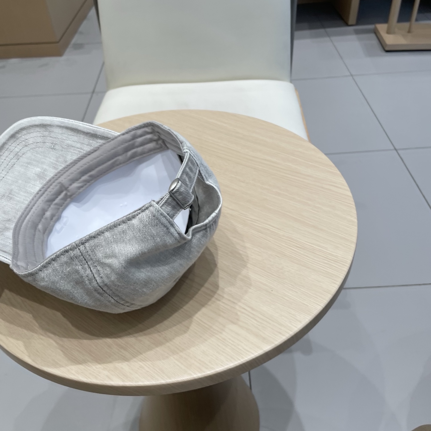  PRADA普拉达春夏新款高品质棒球帽
定制面料，手感好到赞！分分钟完胜市场版本！
 