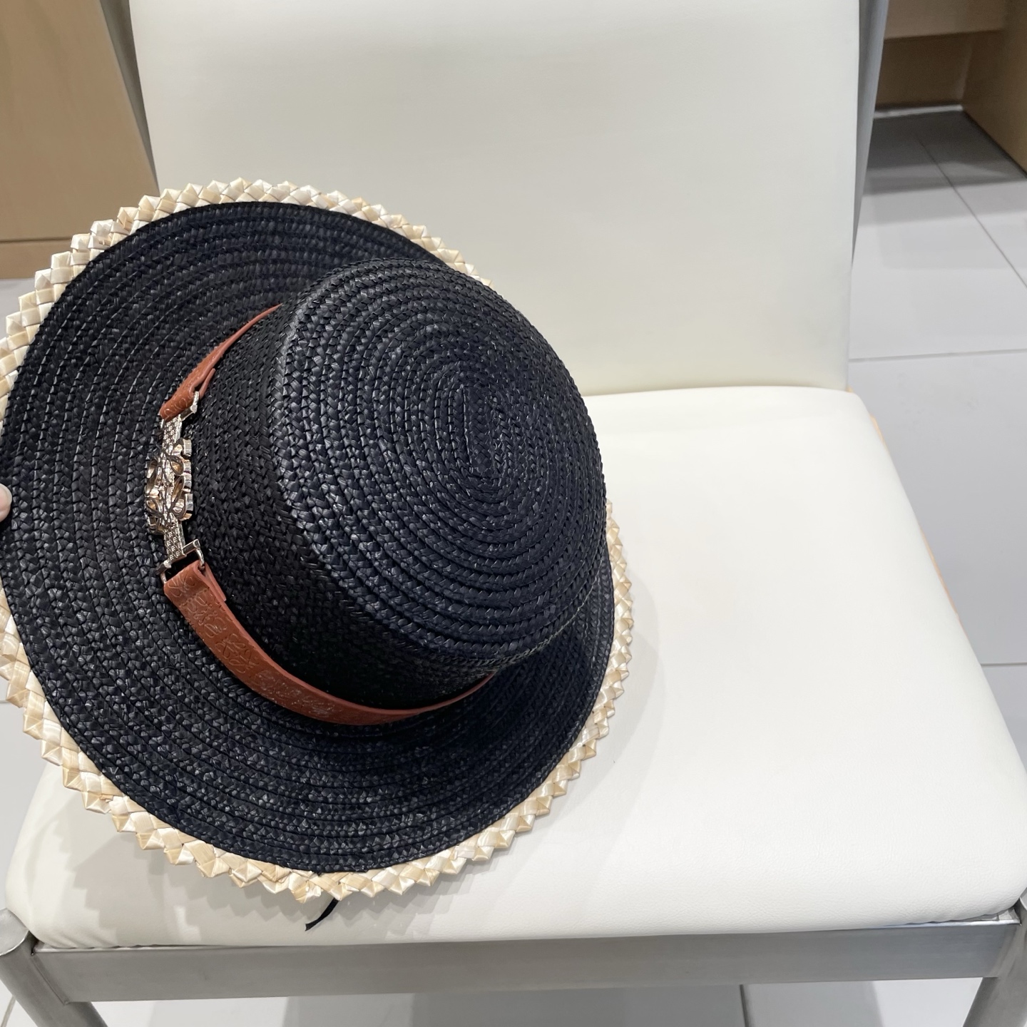 罗意威loewe新款Chanel香奈儿草帽，平顶礼帽，日本支持制作，皮带 简约平顶优雅草帽女防晒海边度假