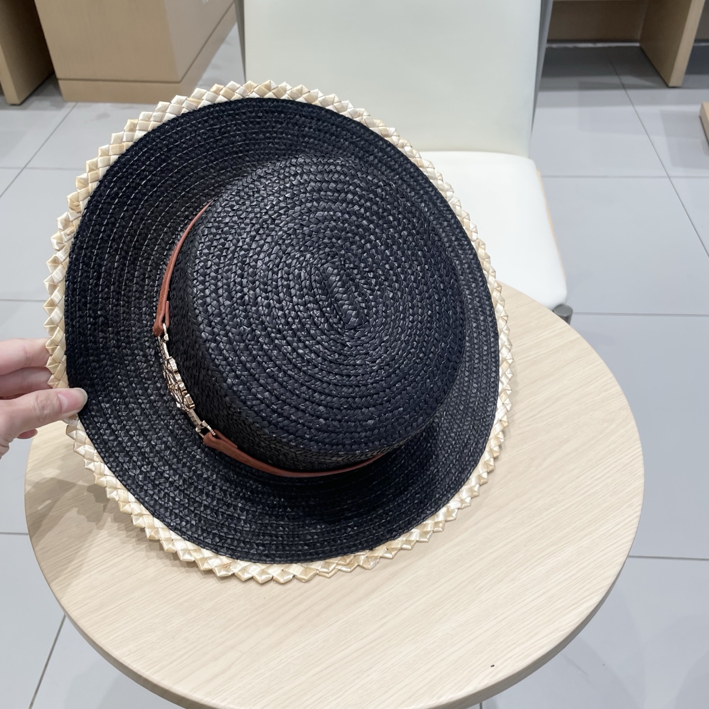 罗意威loewe新款Chanel香奈儿草帽，平顶礼帽，日本支持制作，皮带 简约平顶优雅草帽女防晒海边度假