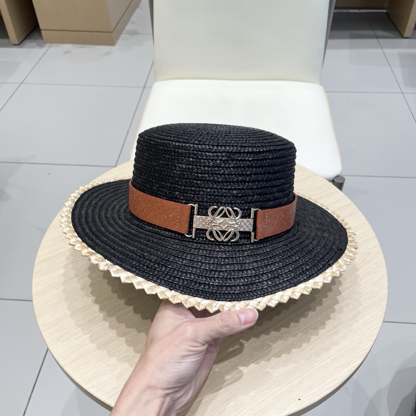 罗意威loewe新款Chanel香奈儿草帽，平顶礼帽，日本支持制作，皮带 简约平顶优雅草帽女防晒海边度假