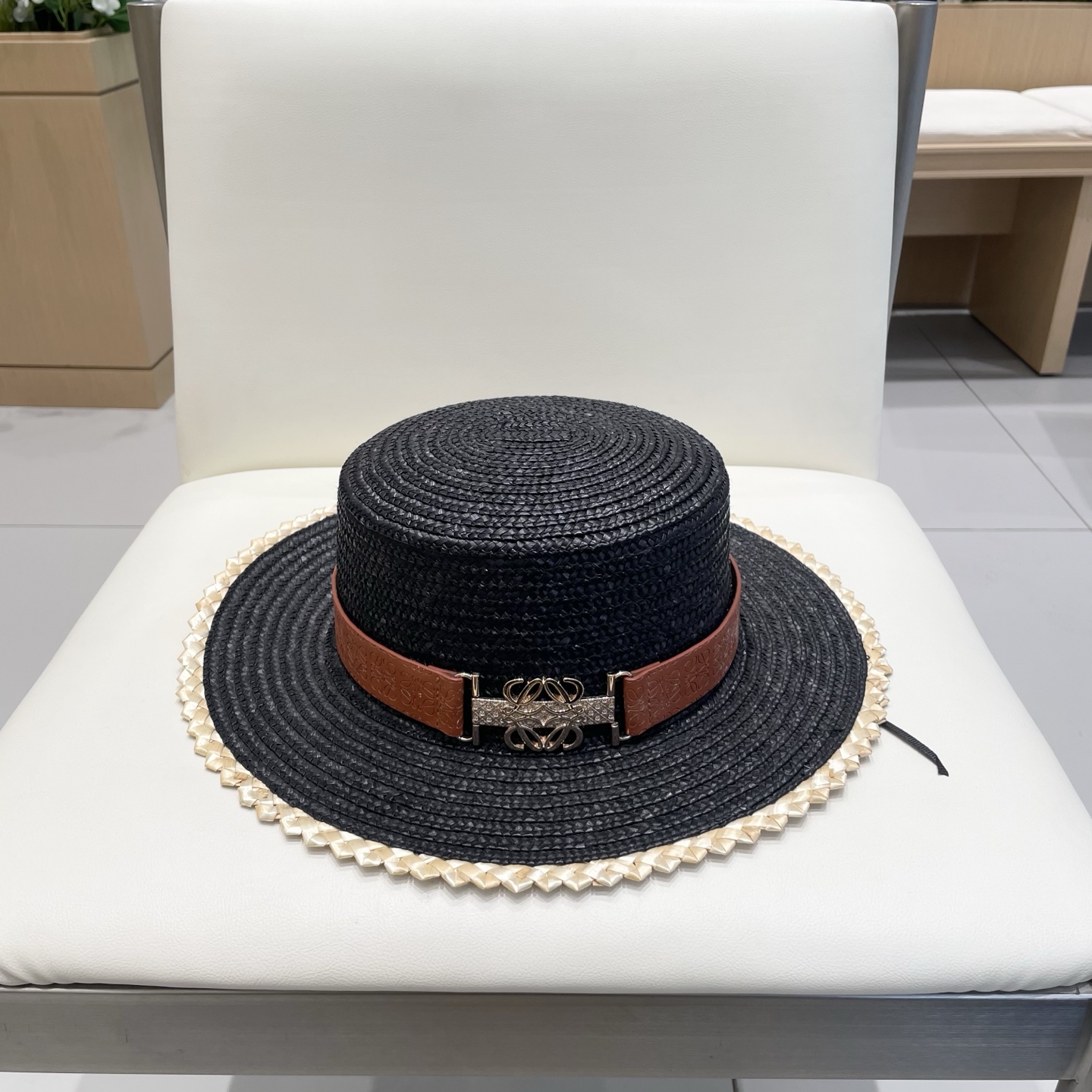 罗意威loewe新款Chanel香奈儿草帽，平顶礼帽，日本支持制作，皮带 简约平顶优雅草帽女防晒海边度假