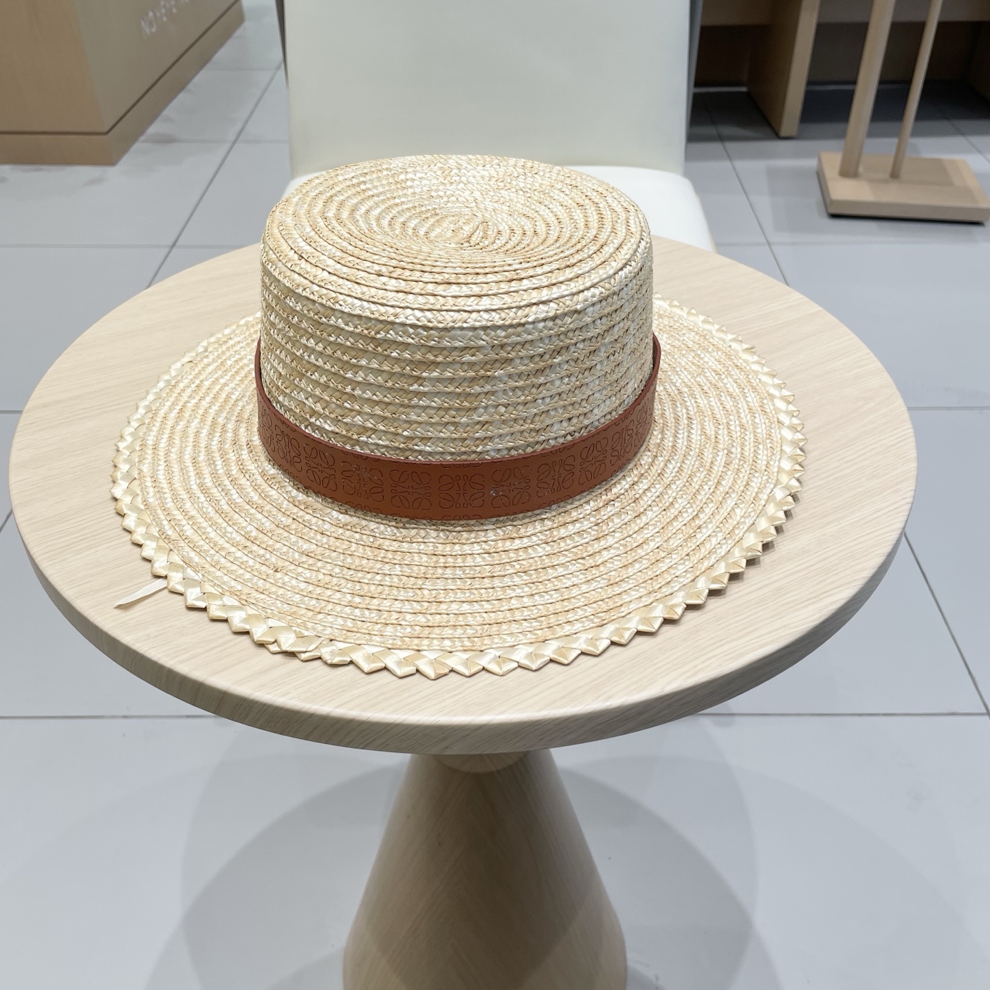 罗意威loewe新款Chanel香奈儿草帽，平顶礼帽，日本支持制作，皮带 简约平顶优雅草帽女防晒海边度假