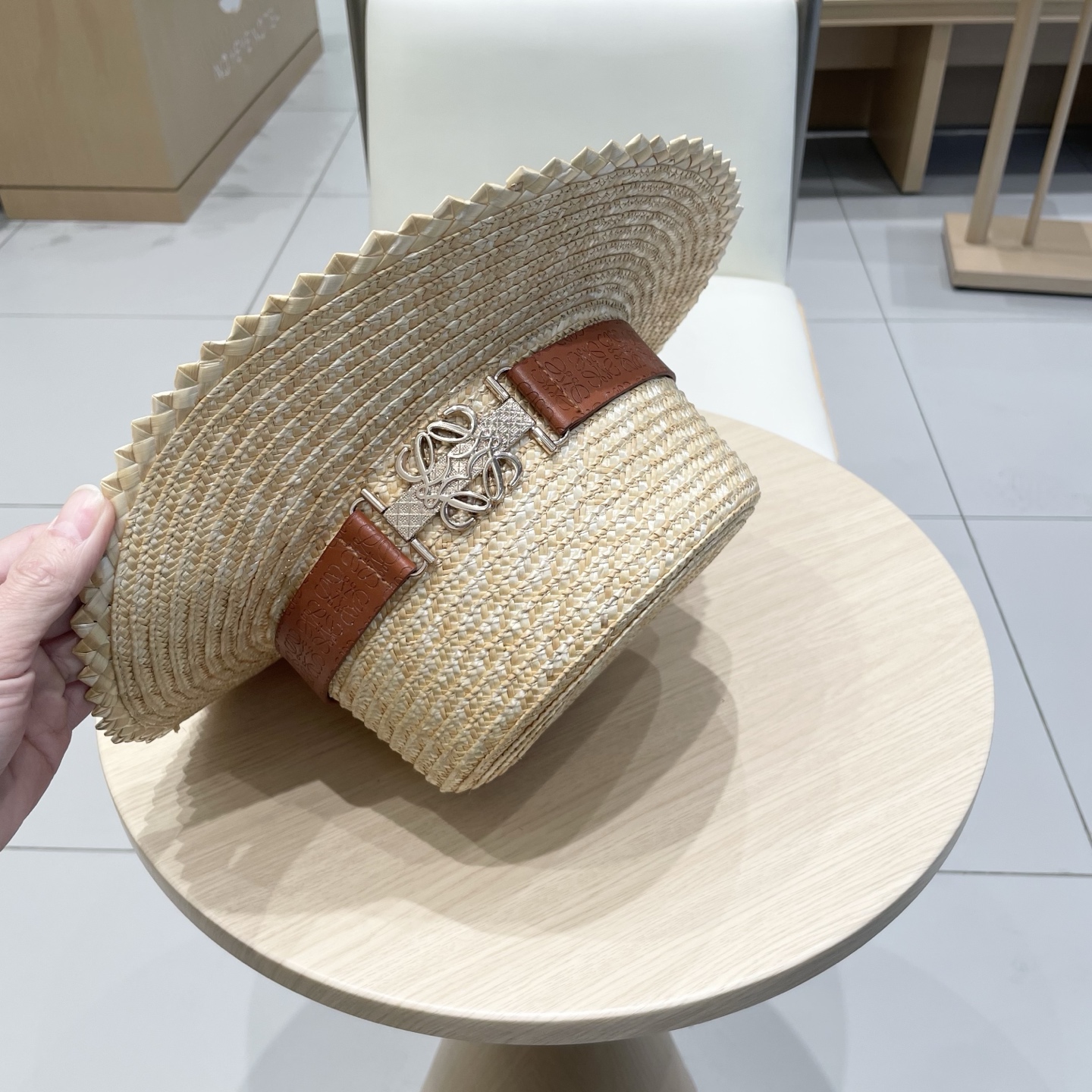 罗意威loewe新款Chanel香奈儿草帽，平顶礼帽，日本支持制作，皮带 简约平顶优雅草帽女防晒海边度假