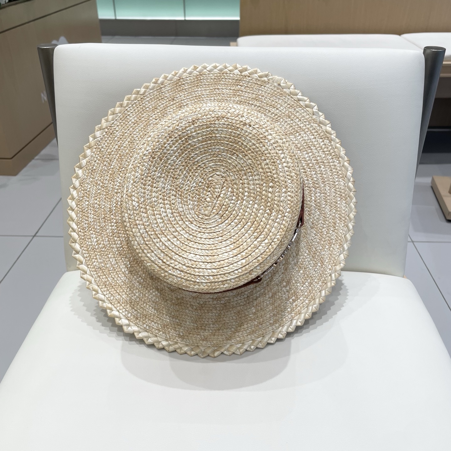 罗意威loewe新款Chanel香奈儿草帽，平顶礼帽，日本支持制作，皮带 简约平顶优雅草帽女防晒海边度假