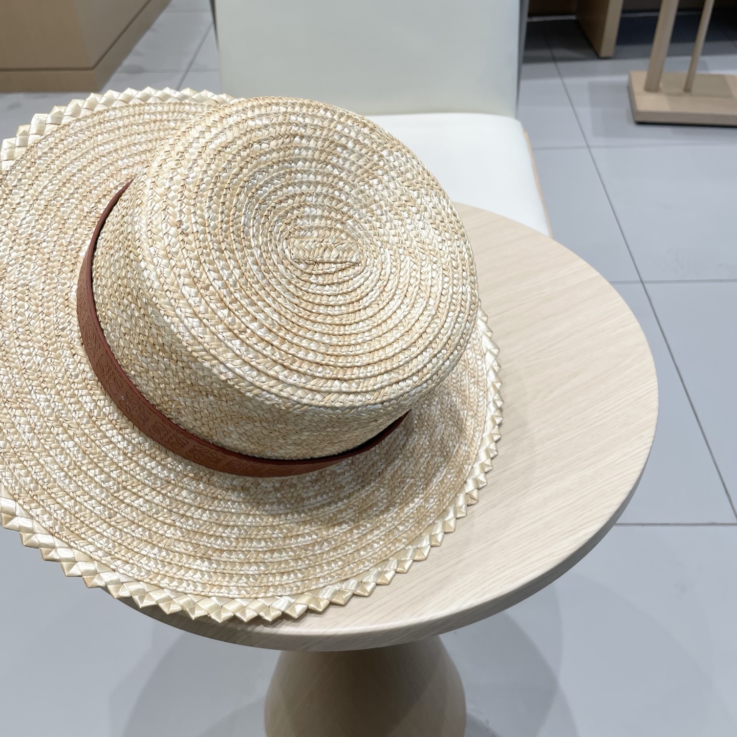 罗意威loewe新款Chanel香奈儿草帽，平顶礼帽，日本支持制作，皮带 简约平顶优雅草帽女防晒海边度假