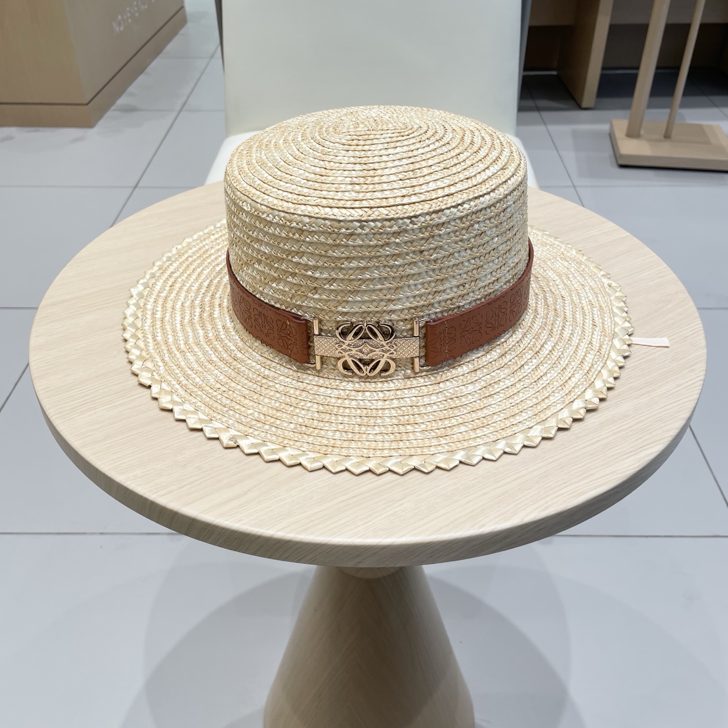 罗意威loewe新款Chanel香奈儿草帽，平顶礼帽，日本支持制作，皮带 简约平顶优雅草帽女防晒海边度假