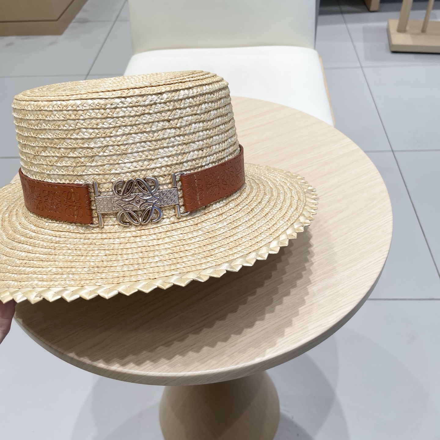 罗意威loewe新款Chanel香奈儿草帽，平顶礼帽，日本支持制作，皮带 简约平顶优雅草帽女防晒海边度假