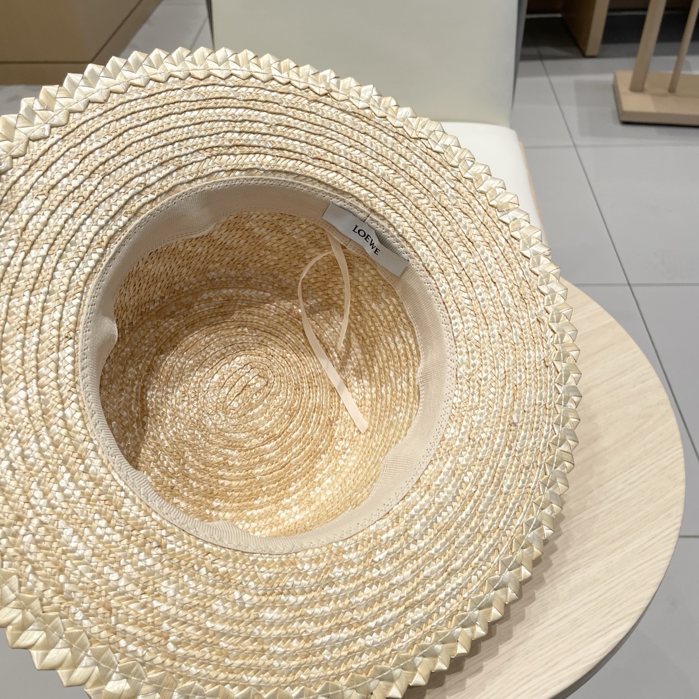 罗意威loewe新款Chanel香奈儿草帽，平顶礼帽，日本支持制作，皮带 简约平顶优雅草帽女防晒海边度假