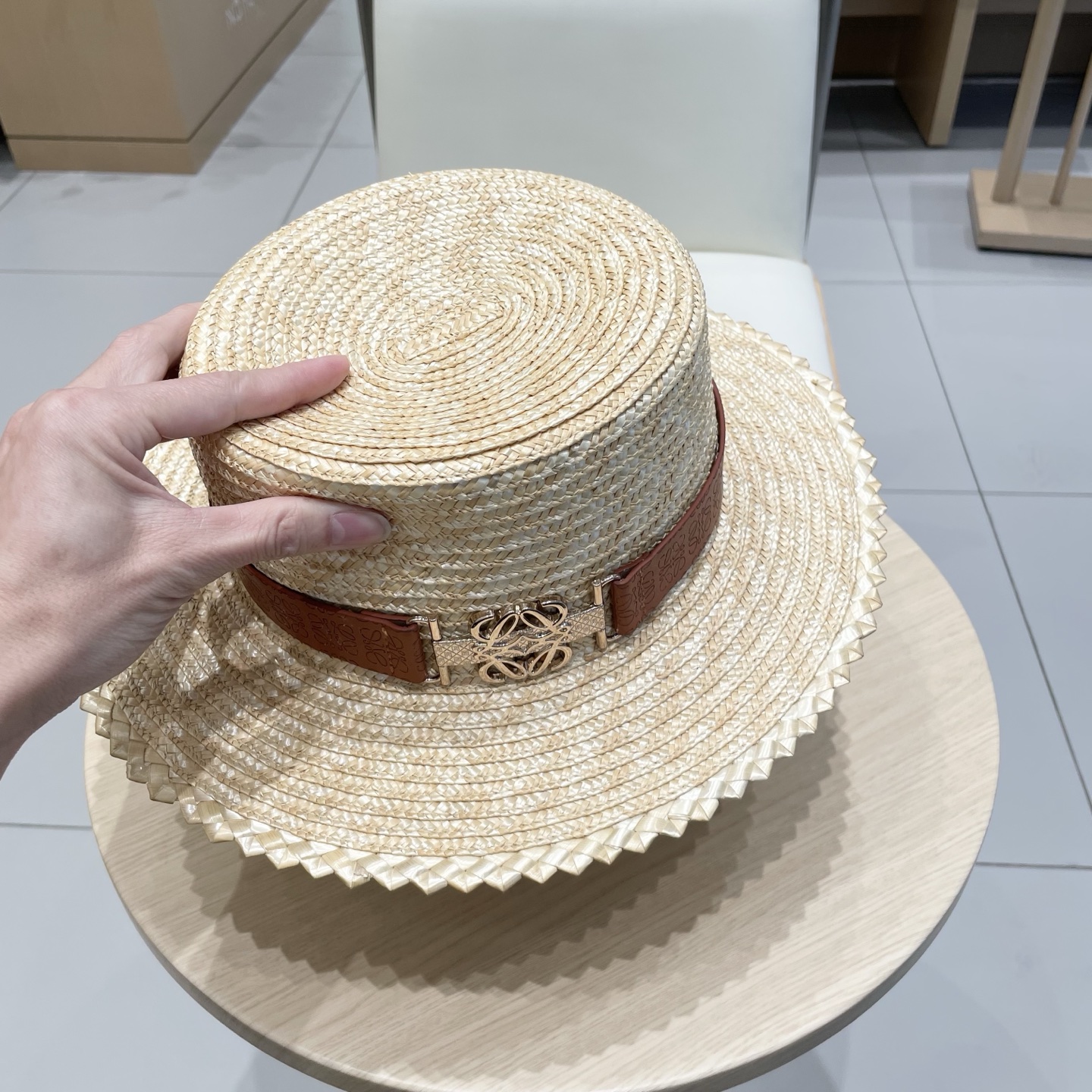 罗意威loewe新款Chanel香奈儿草帽，平顶礼帽，日本支持制作，皮带 简约平顶优雅草帽女防晒海边度假